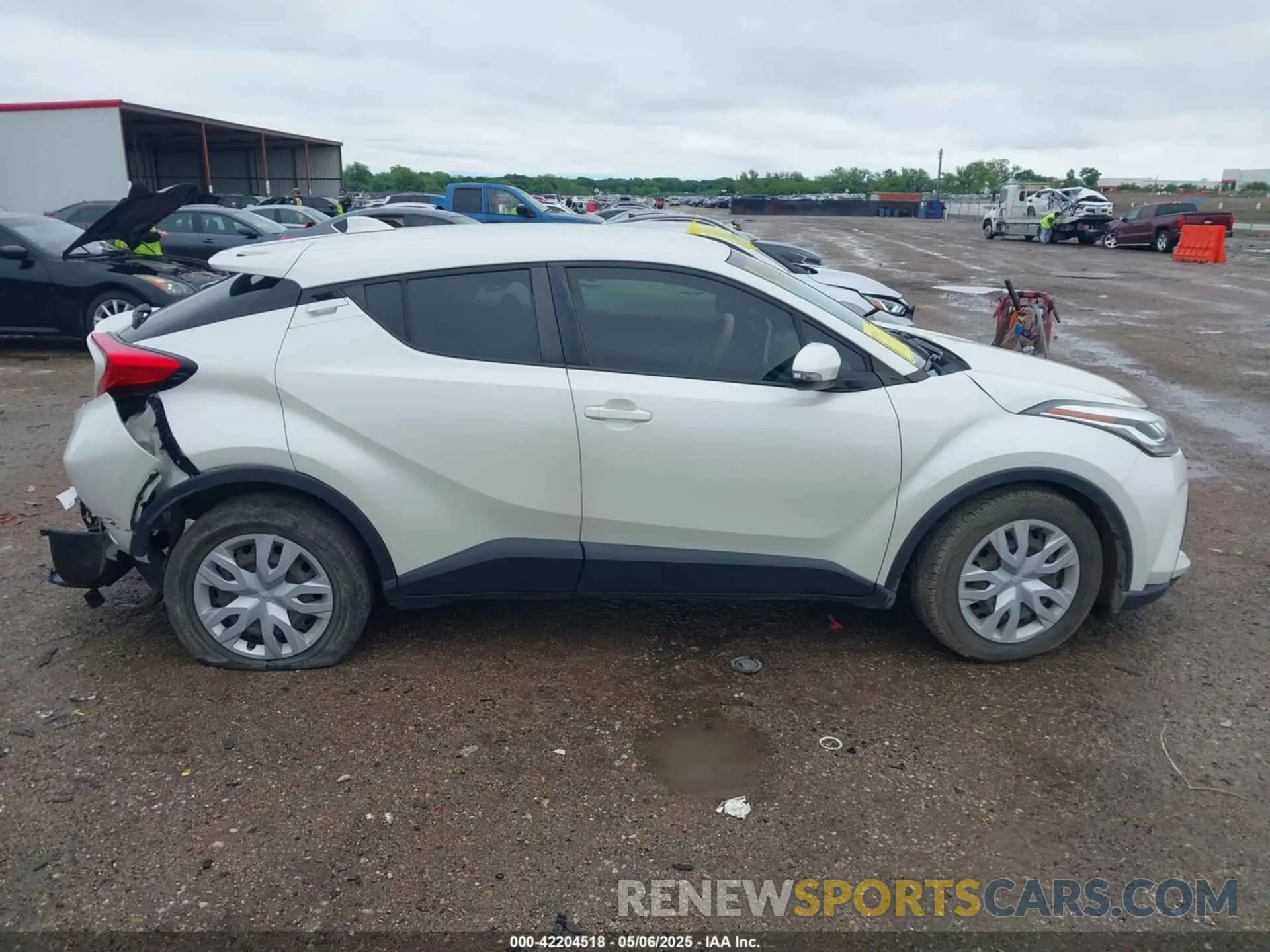 13 Photograph of a damaged car JTNKHMBX8L1092732 TOYOTA C-HR 2020