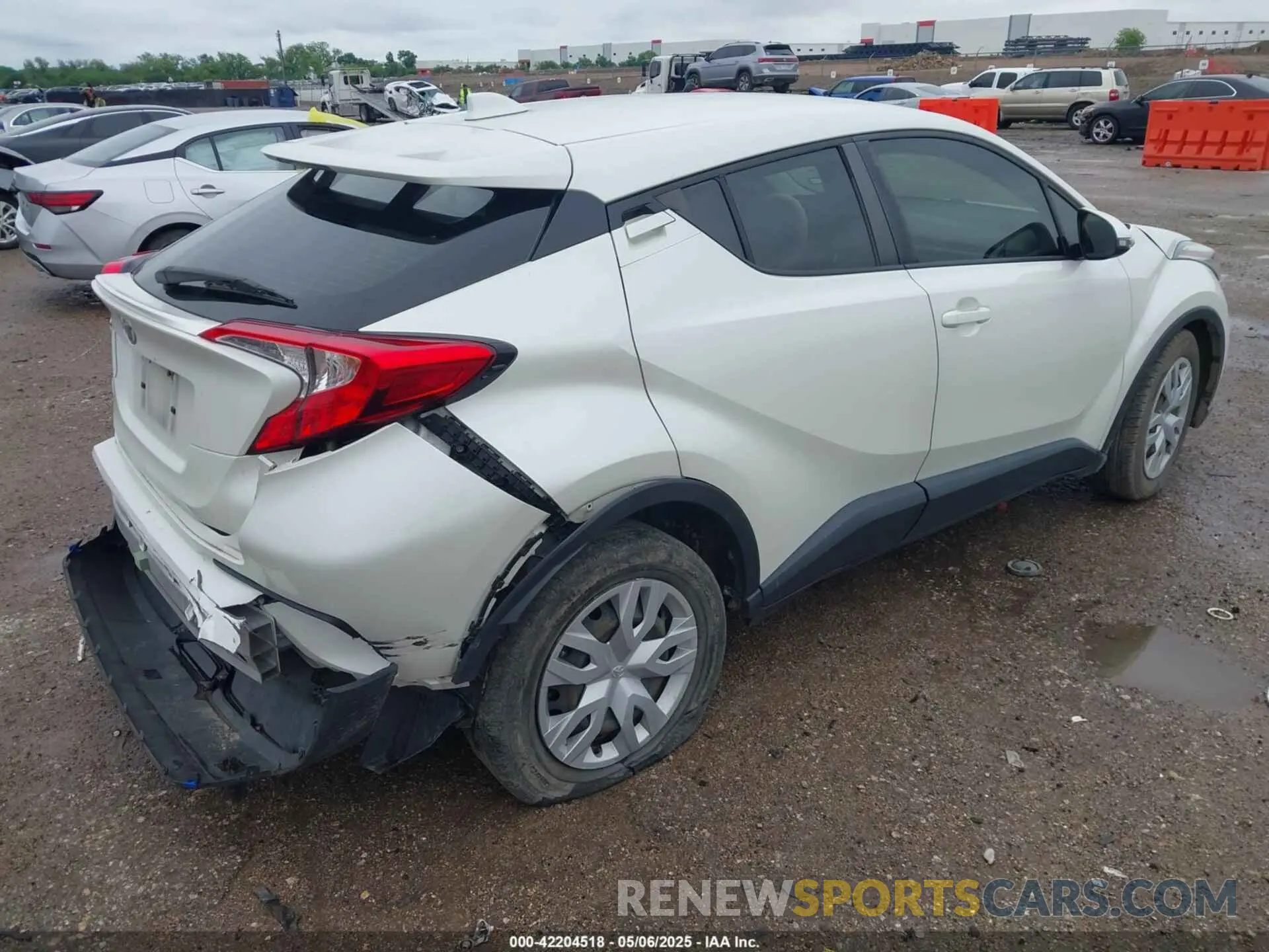 4 Photograph of a damaged car JTNKHMBX8L1092732 TOYOTA C-HR 2020