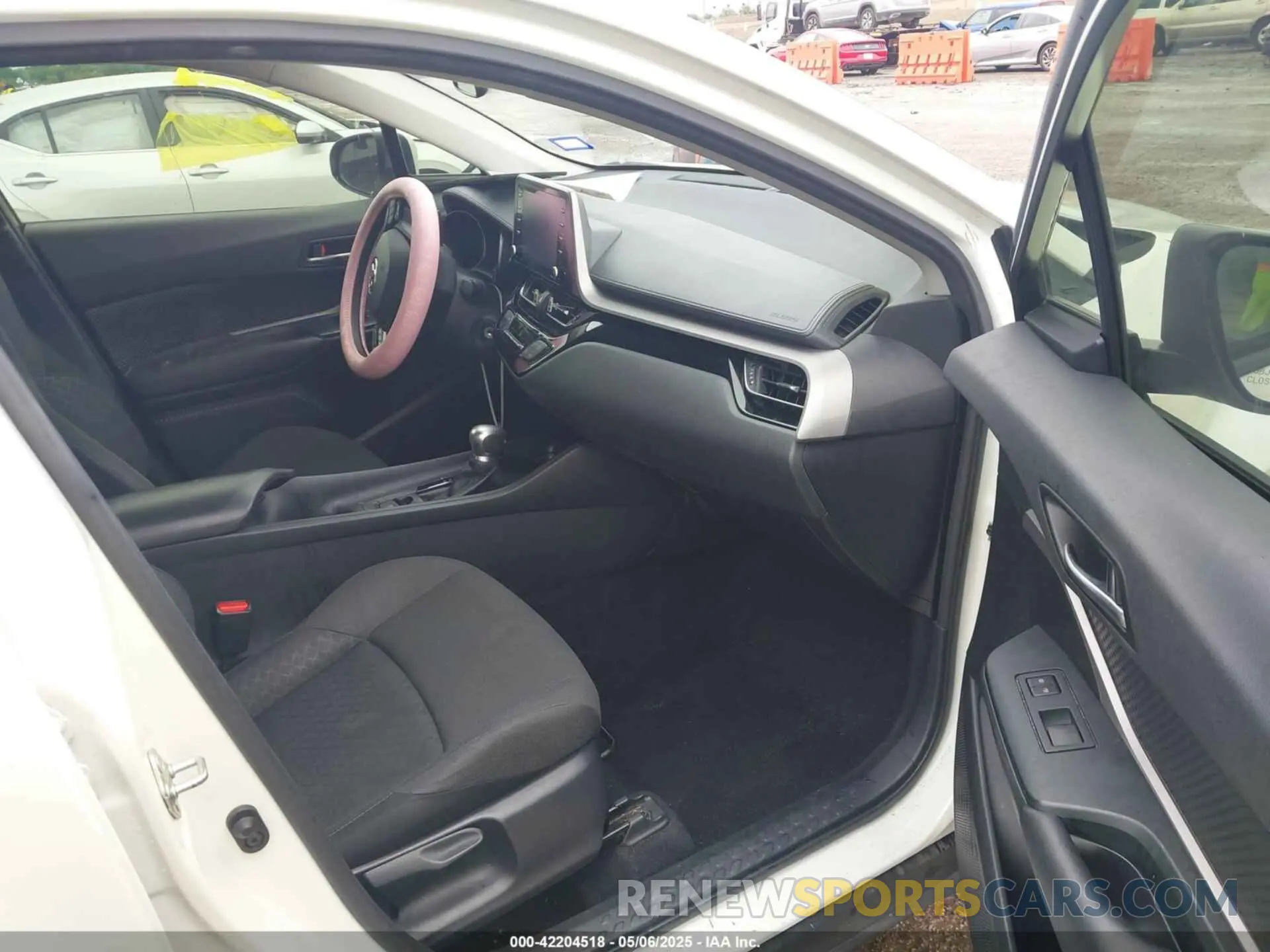 5 Photograph of a damaged car JTNKHMBX8L1092732 TOYOTA C-HR 2020