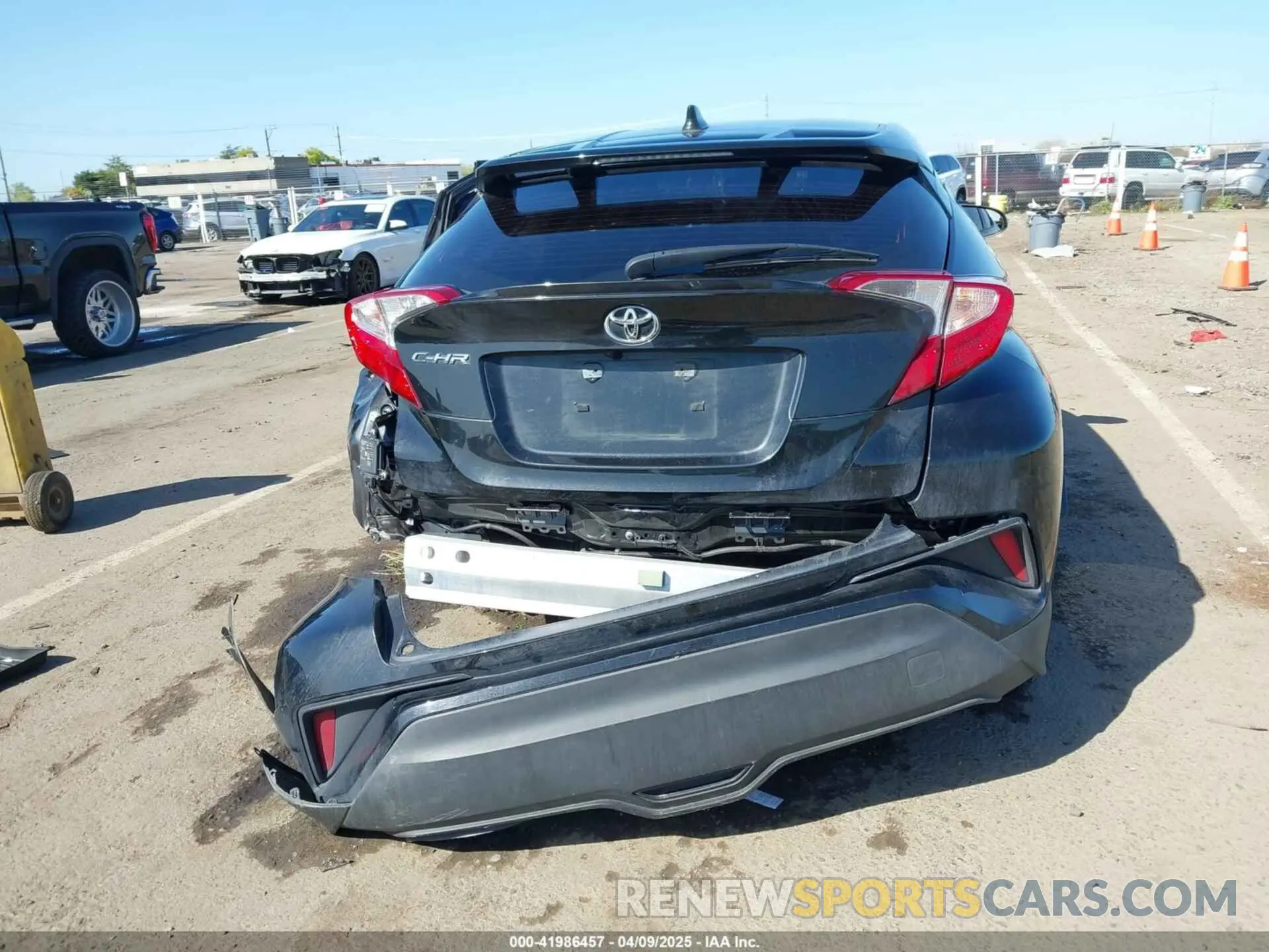 17 Photograph of a damaged car JTNKHMBX9L1063563 TOYOTA C-HR 2020
