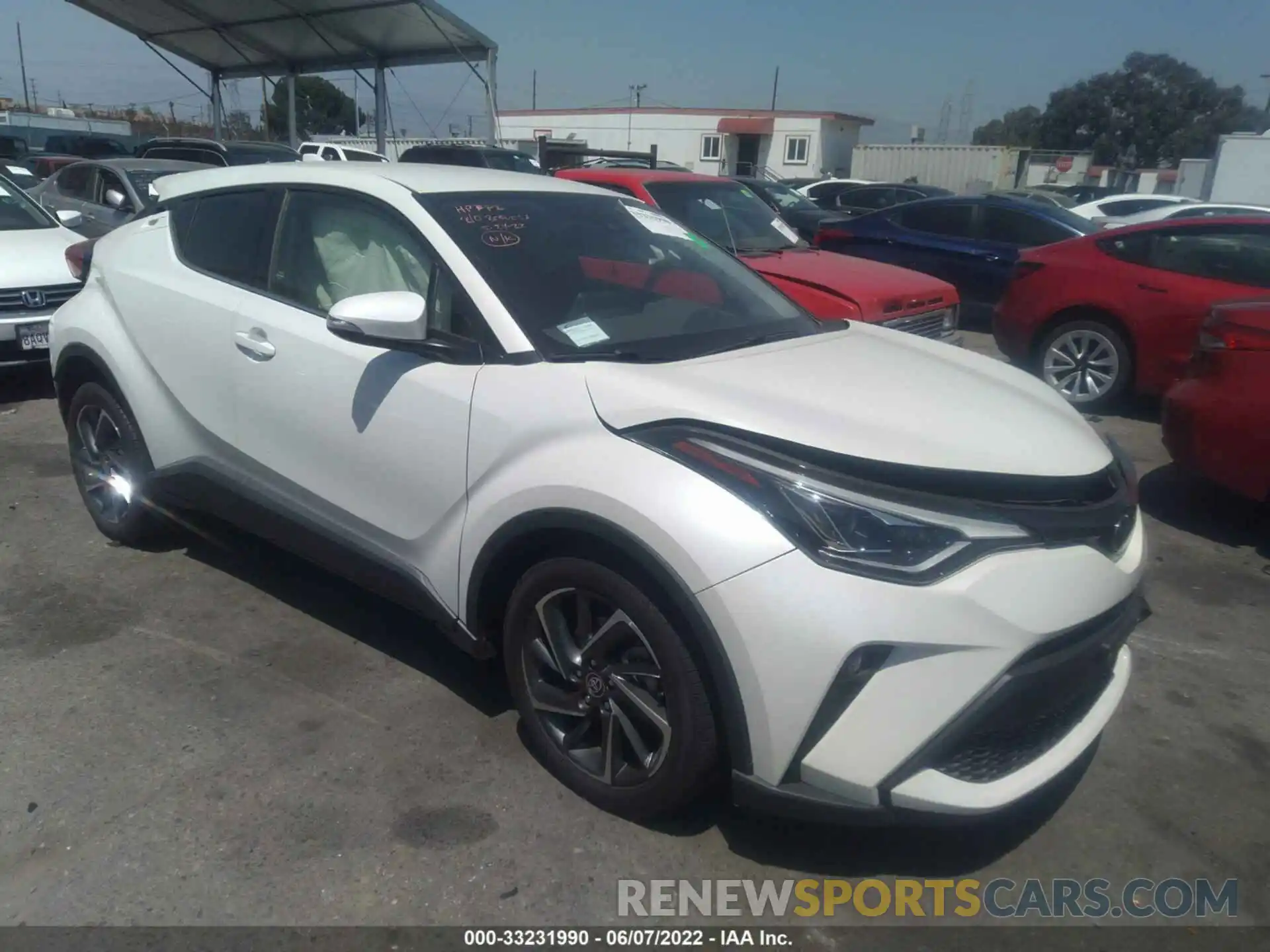 1 Photograph of a damaged car JTNKHMBX9L1076443 TOYOTA C-HR 2020