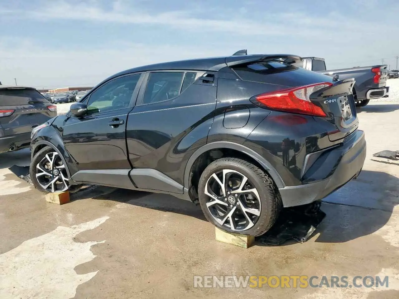 2 Photograph of a damaged car JTNKHMBX9L1077558 TOYOTA C-HR 2020