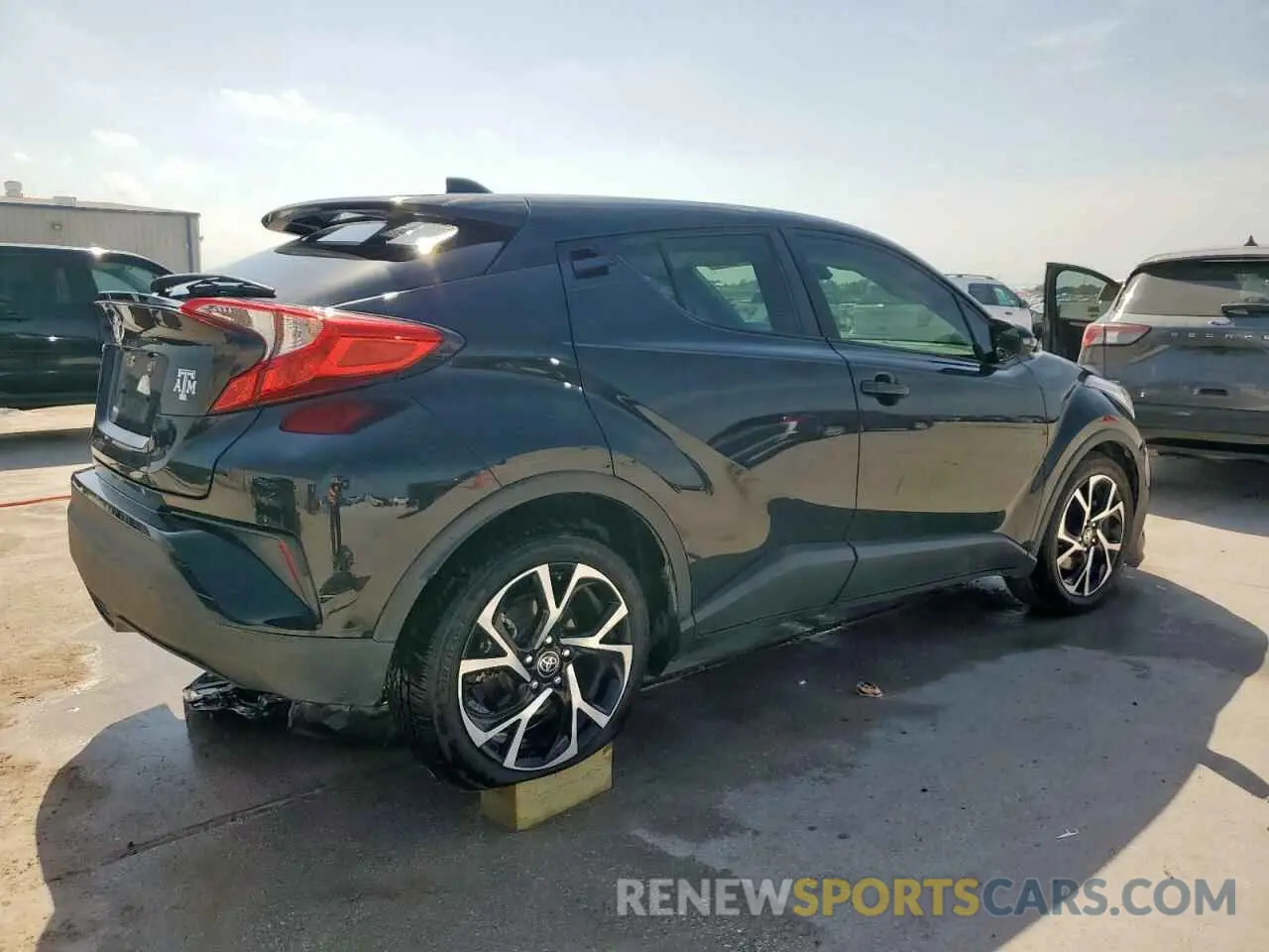 3 Photograph of a damaged car JTNKHMBX9L1077558 TOYOTA C-HR 2020
