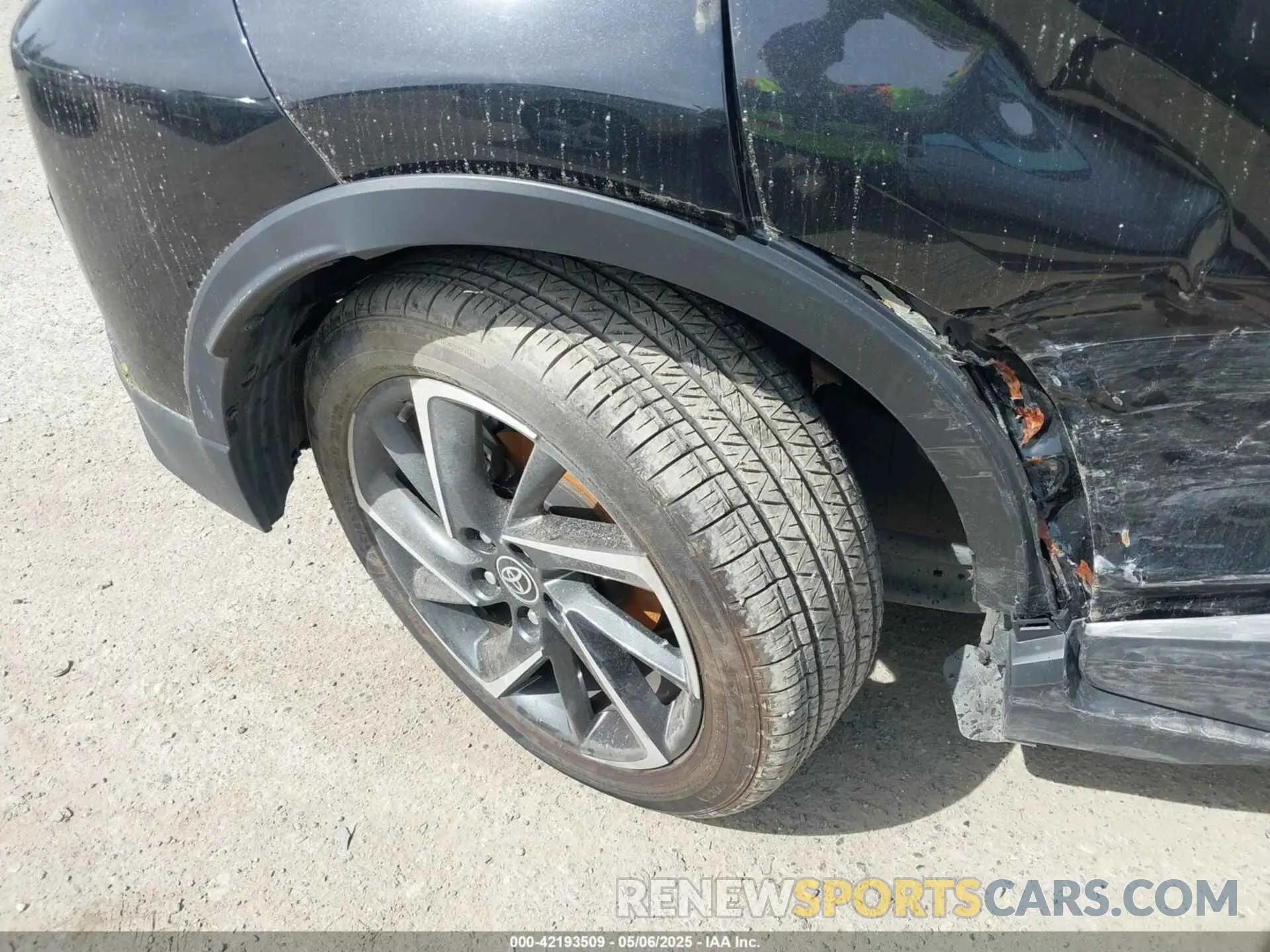 18 Photograph of a damaged car JTNKHMBX9L1078869 TOYOTA C-HR 2020