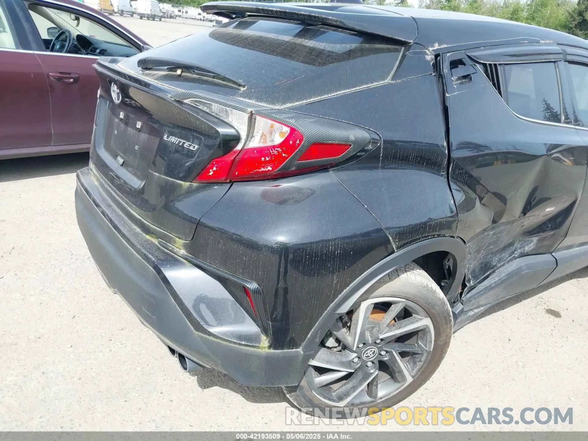19 Photograph of a damaged car JTNKHMBX9L1078869 TOYOTA C-HR 2020