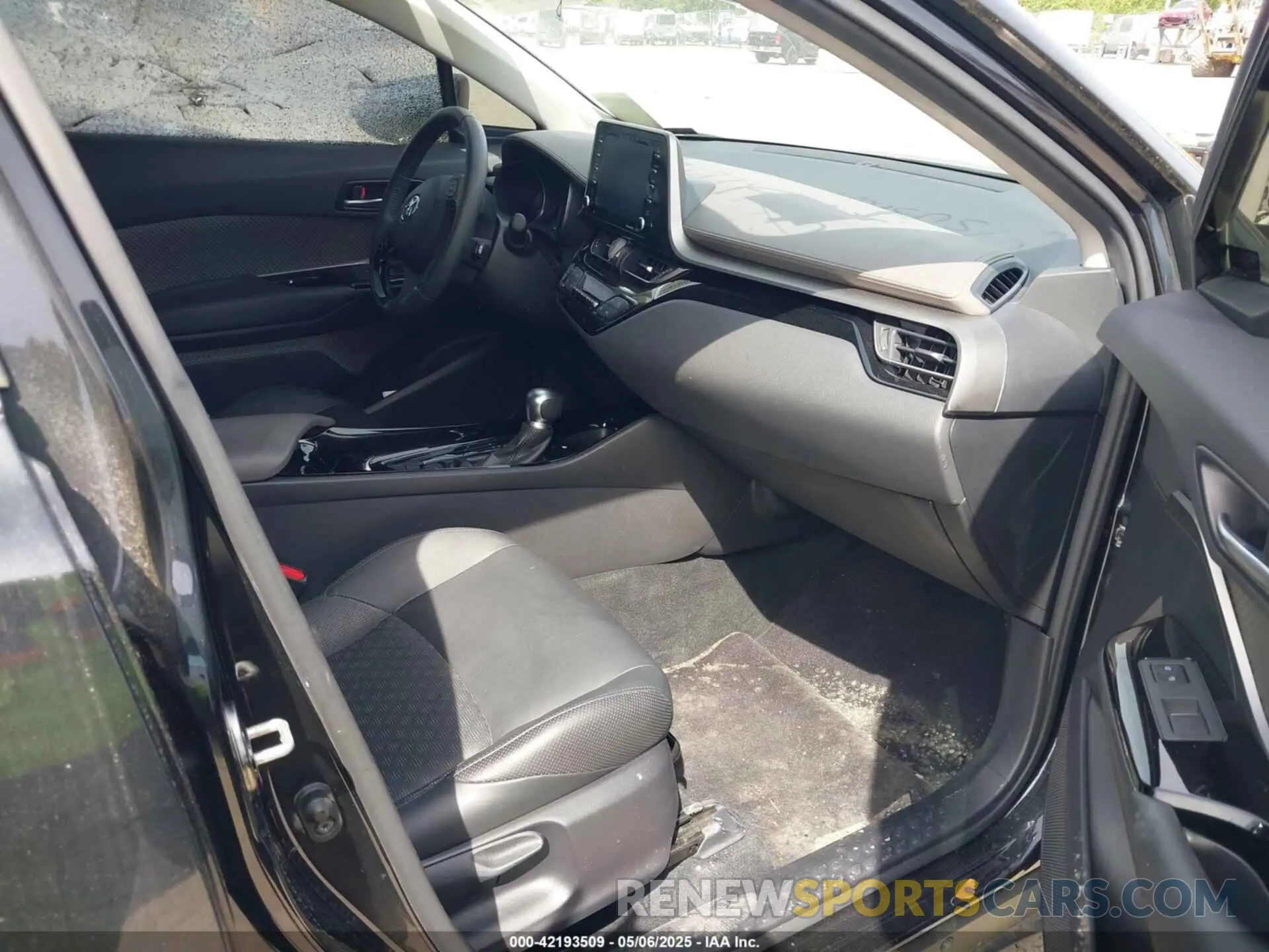 5 Photograph of a damaged car JTNKHMBX9L1078869 TOYOTA C-HR 2020