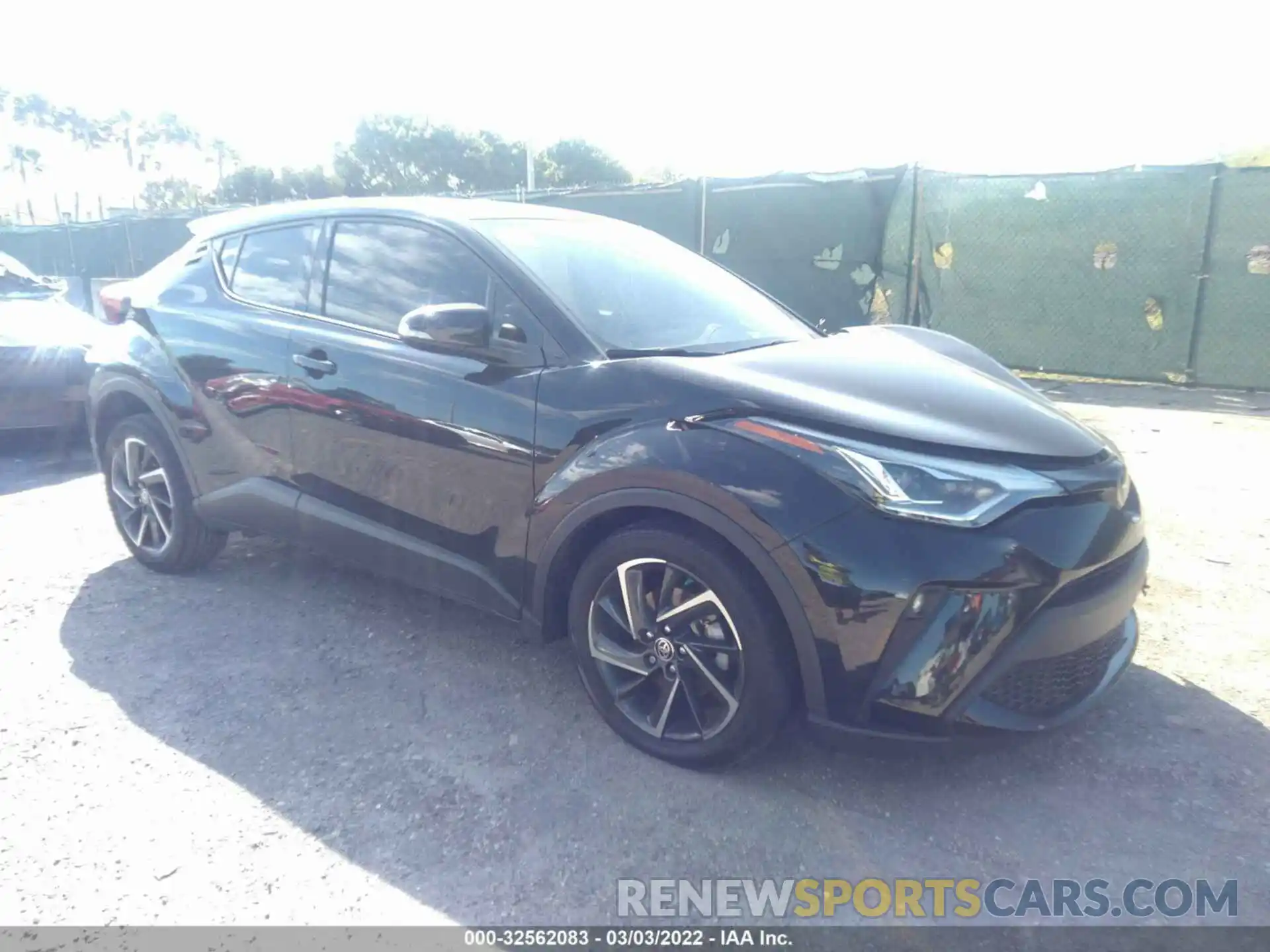 1 Photograph of a damaged car JTNKHMBX9L1092447 TOYOTA C-HR 2020