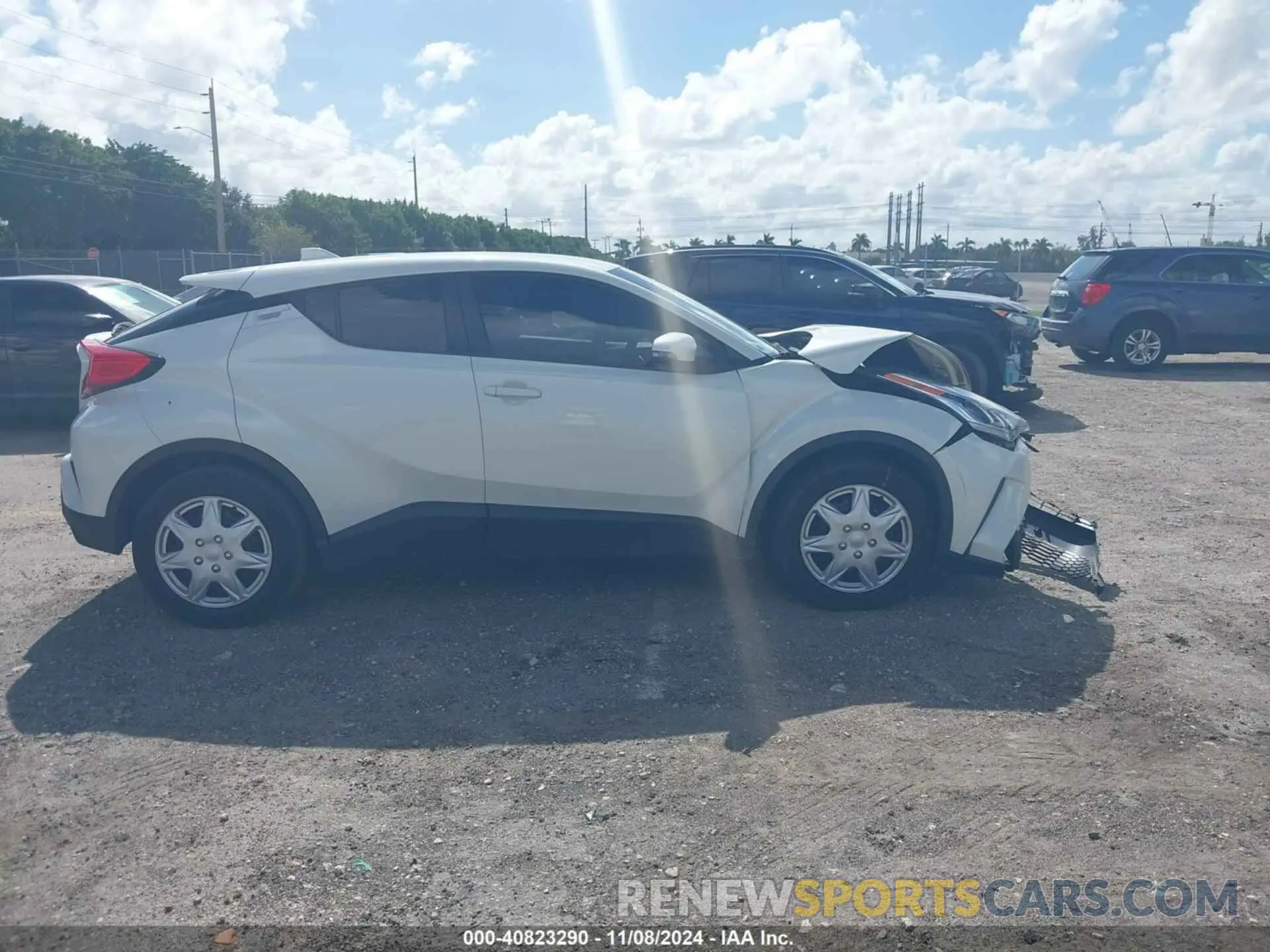 14 Photograph of a damaged car NMTKHMBX0LR111568 TOYOTA C-HR 2020