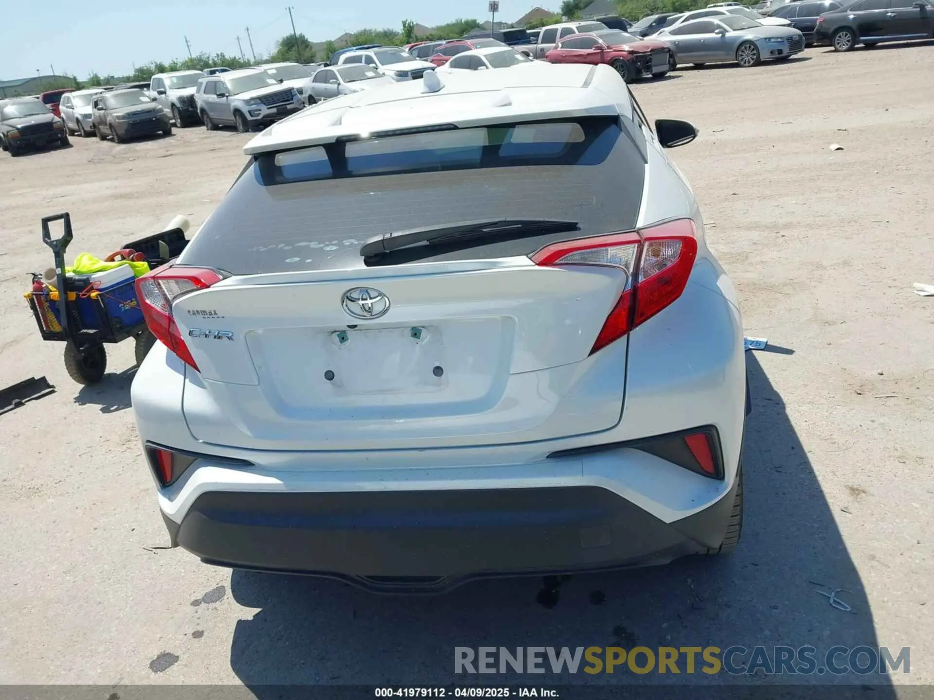 17 Photograph of a damaged car NMTKHMBX1LR107092 TOYOTA C-HR 2020