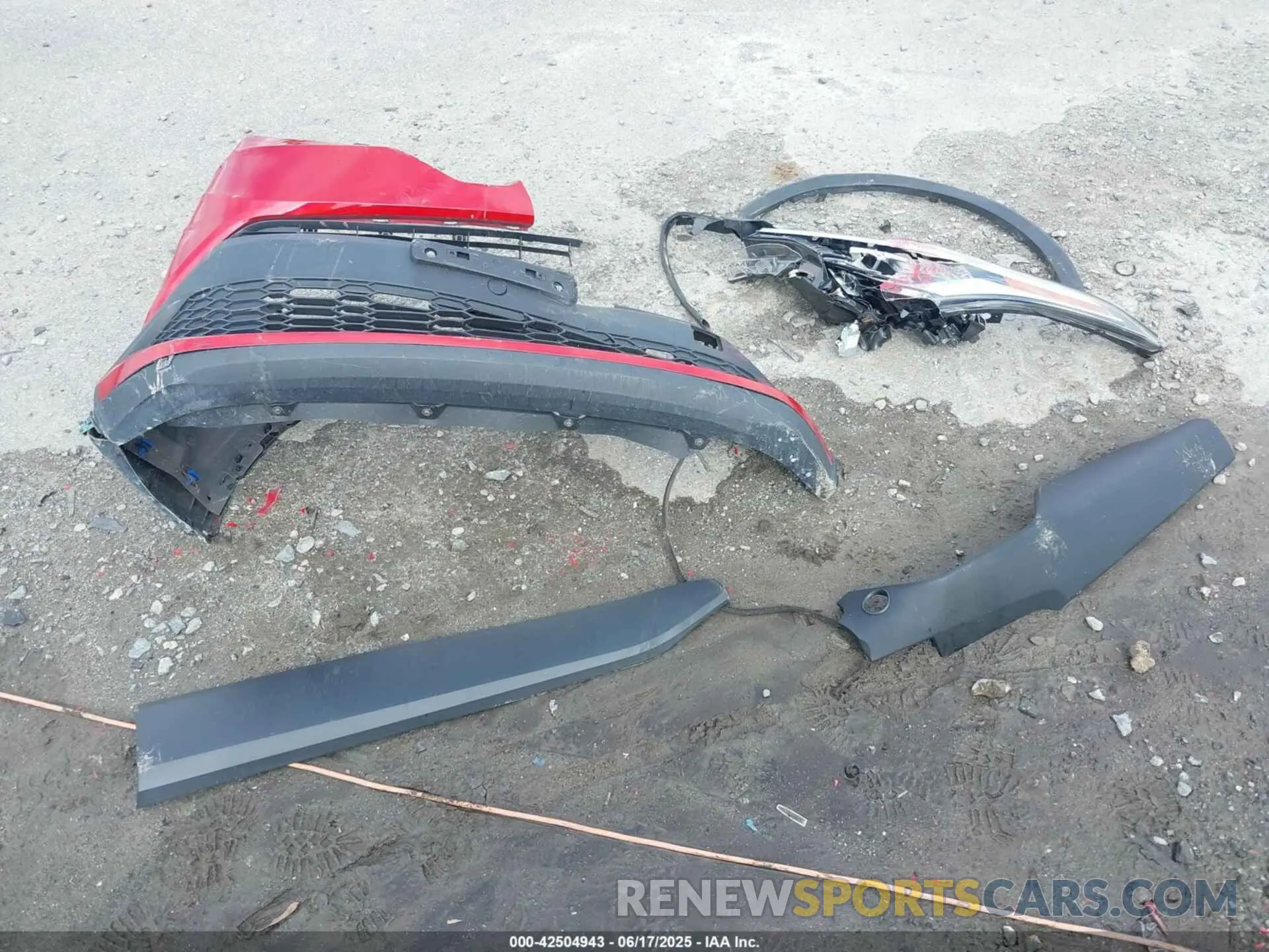 12 Photograph of a damaged car NMTKHMBX1LR109473 TOYOTA C-HR 2020