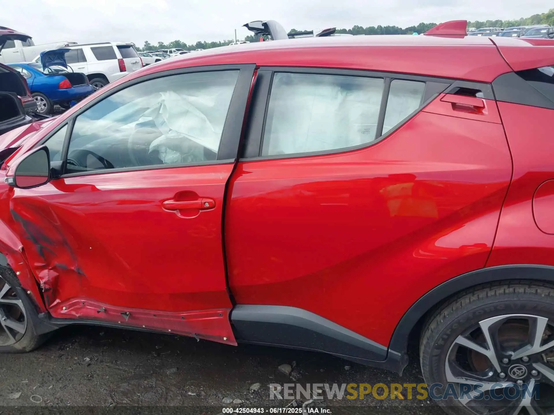 15 Photograph of a damaged car NMTKHMBX1LR109473 TOYOTA C-HR 2020