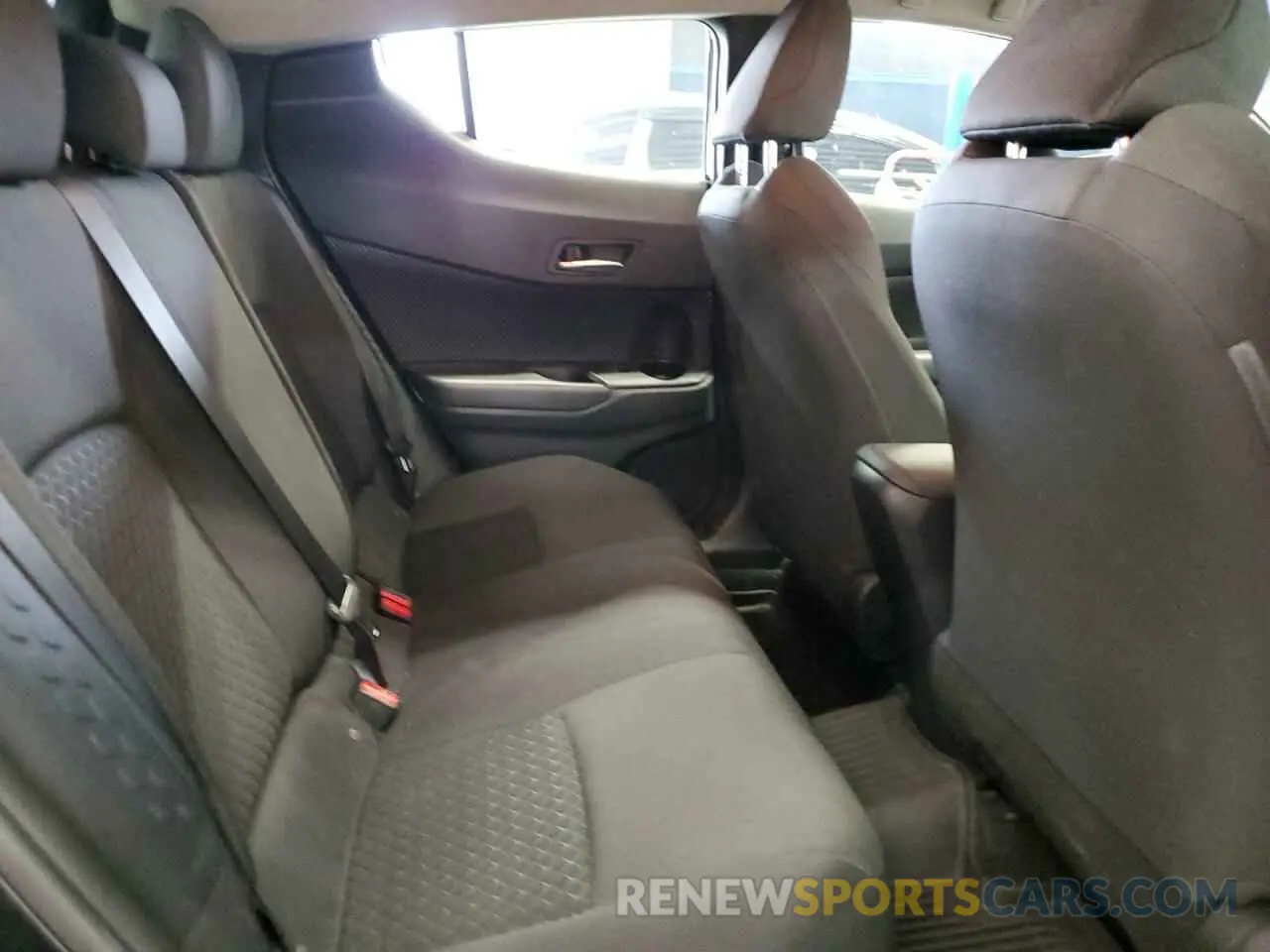 10 Photograph of a damaged car NMTKHMBX2LR102922 TOYOTA C-HR 2020