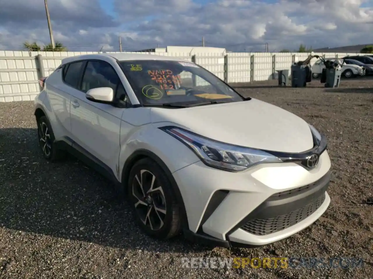 1 Photograph of a damaged car NMTKHMBX2LR112740 TOYOTA C-HR 2020