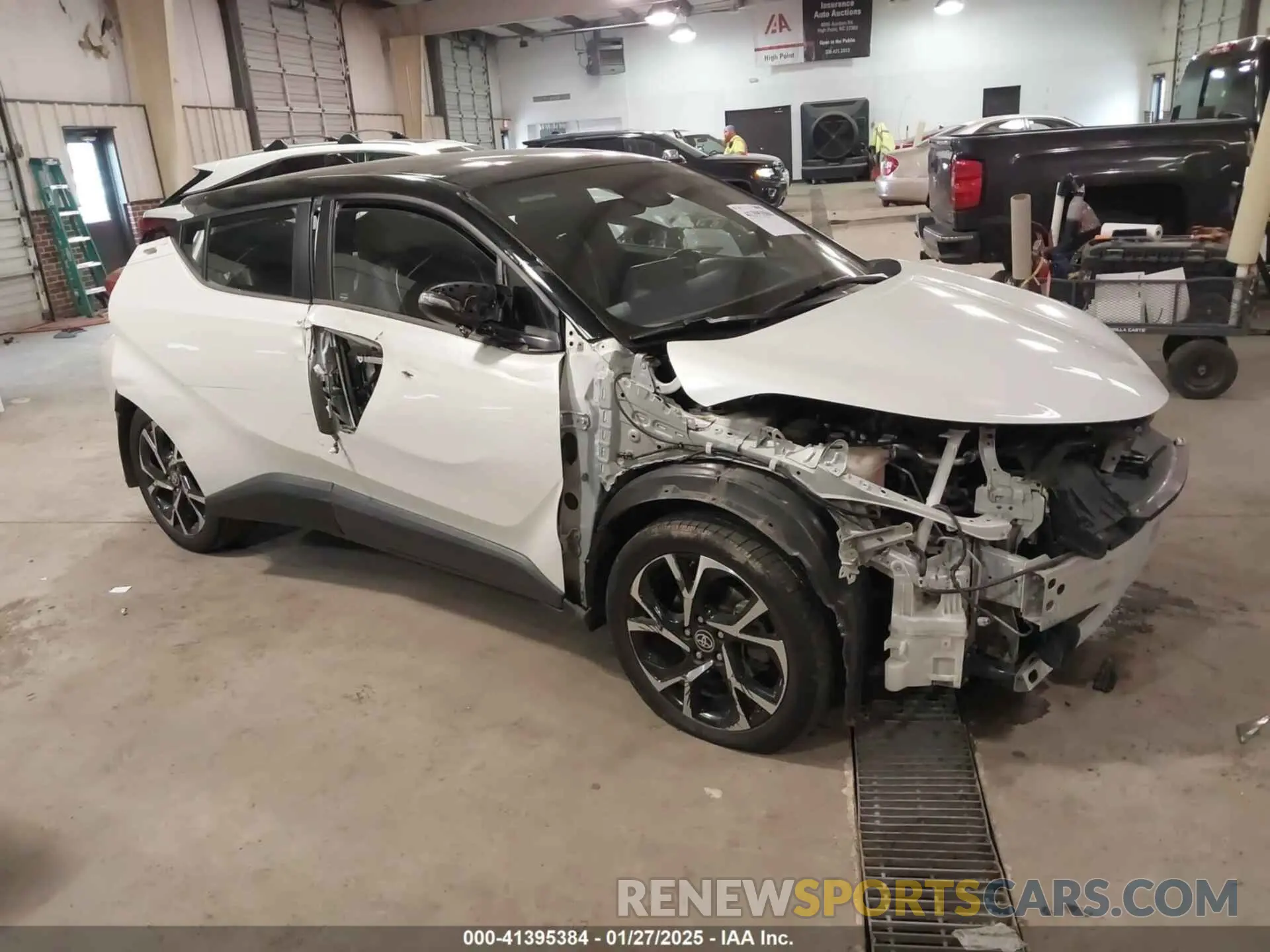 1 Photograph of a damaged car NMTKHMBX3LR110673 TOYOTA C-HR 2020