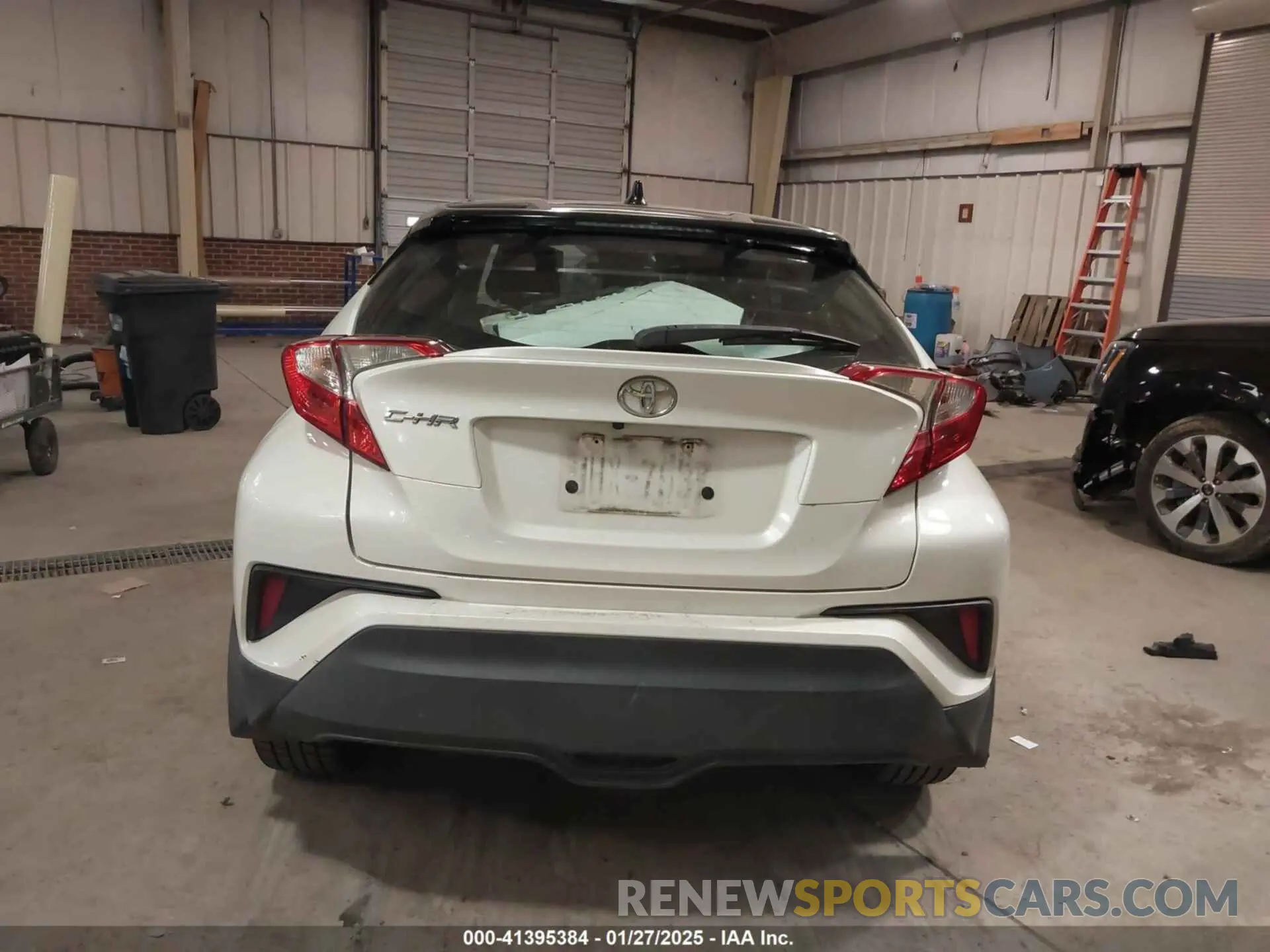 17 Photograph of a damaged car NMTKHMBX3LR110673 TOYOTA C-HR 2020