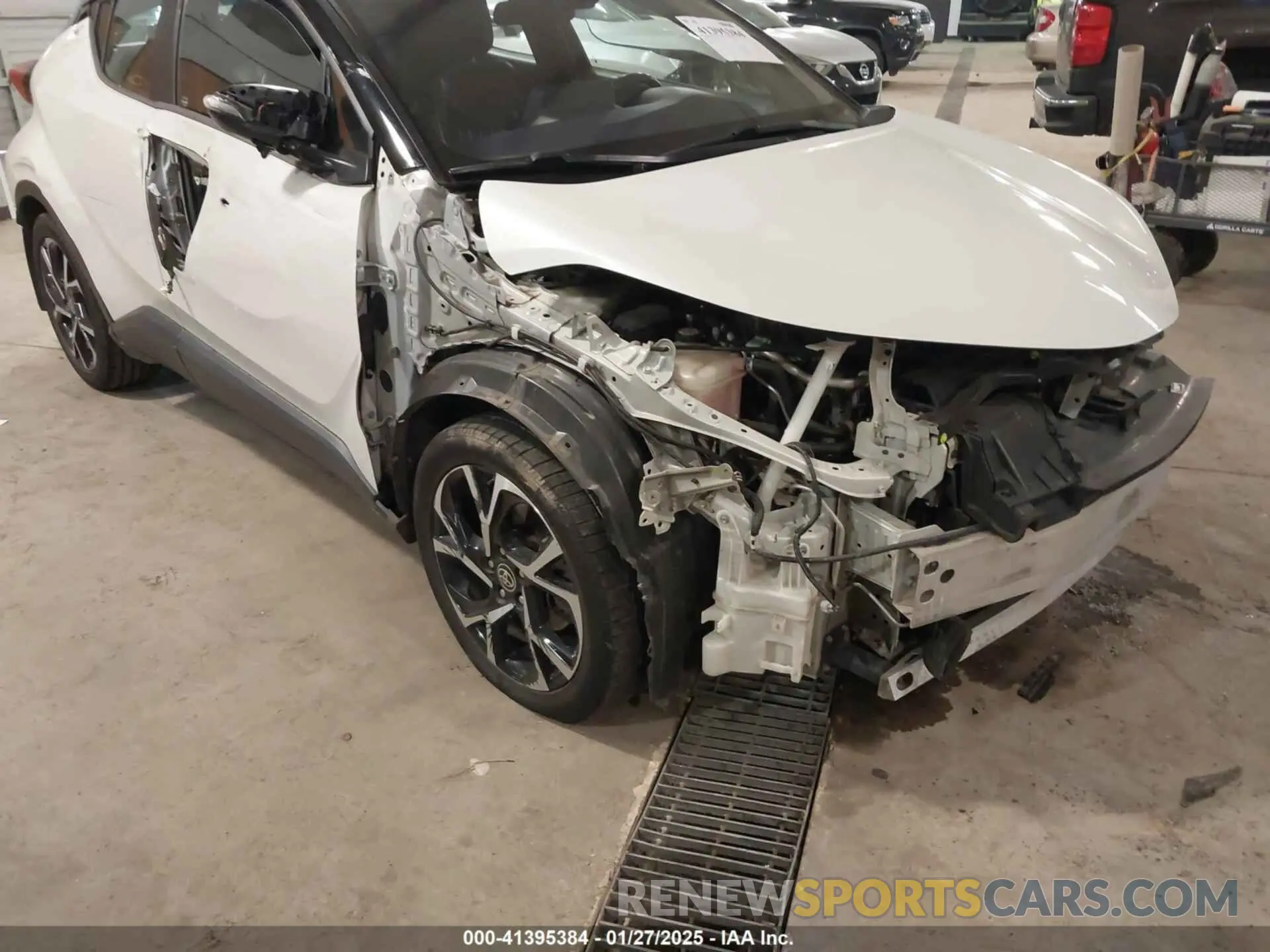 18 Photograph of a damaged car NMTKHMBX3LR110673 TOYOTA C-HR 2020