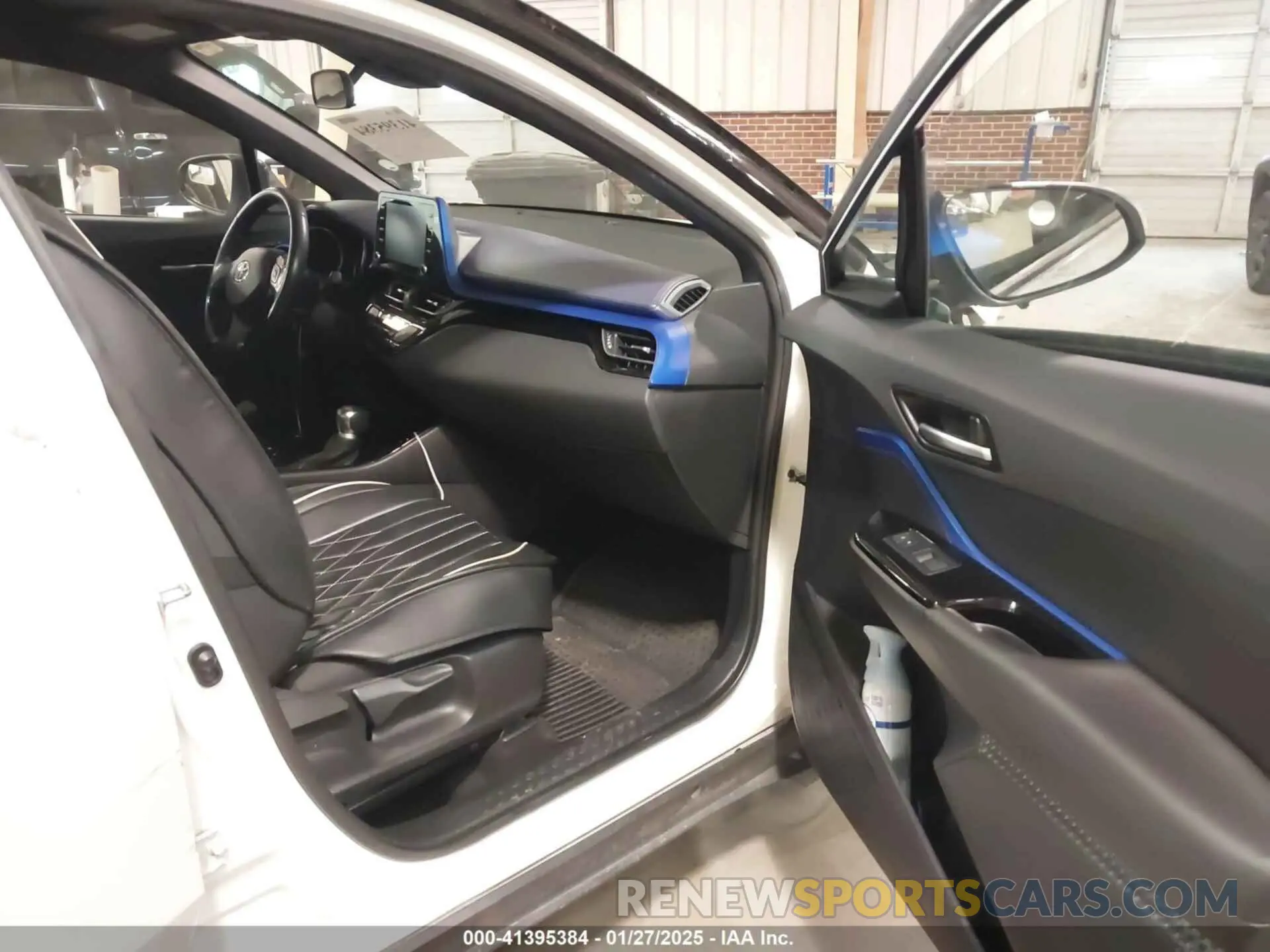 5 Photograph of a damaged car NMTKHMBX3LR110673 TOYOTA C-HR 2020