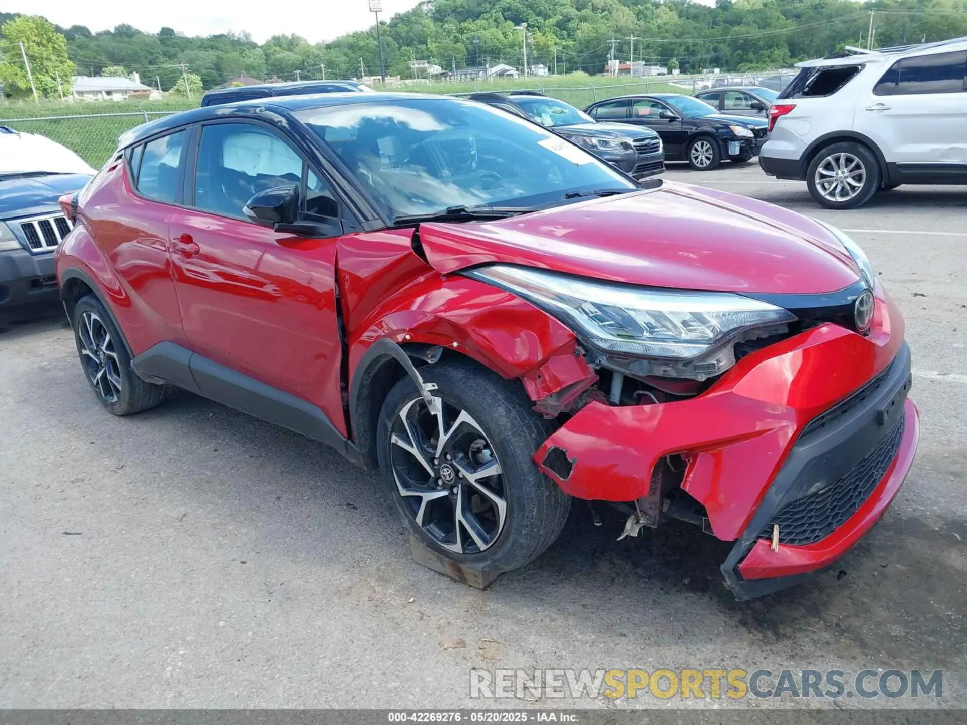 1 Photograph of a damaged car NMTKHMBX3LR118420 TOYOTA C-HR 2020