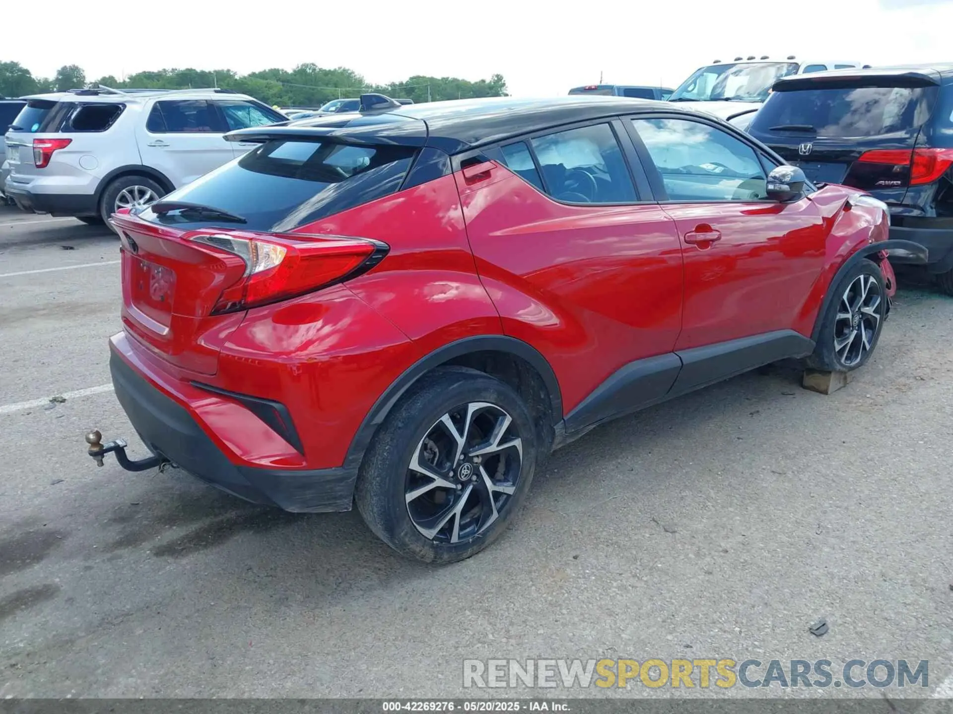 4 Photograph of a damaged car NMTKHMBX3LR118420 TOYOTA C-HR 2020