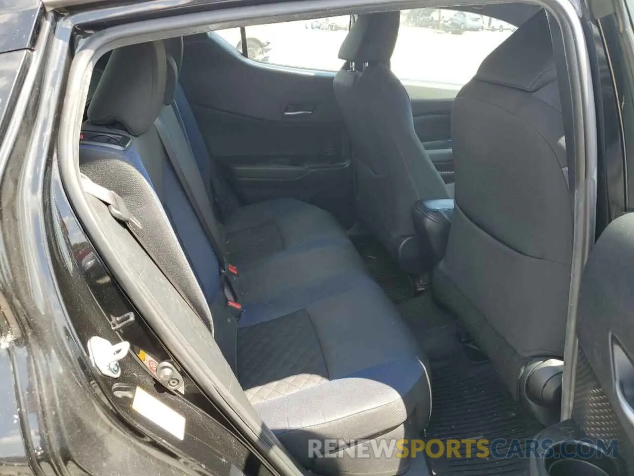 11 Photograph of a damaged car NMTKHMBX4LR101691 TOYOTA C-HR 2020