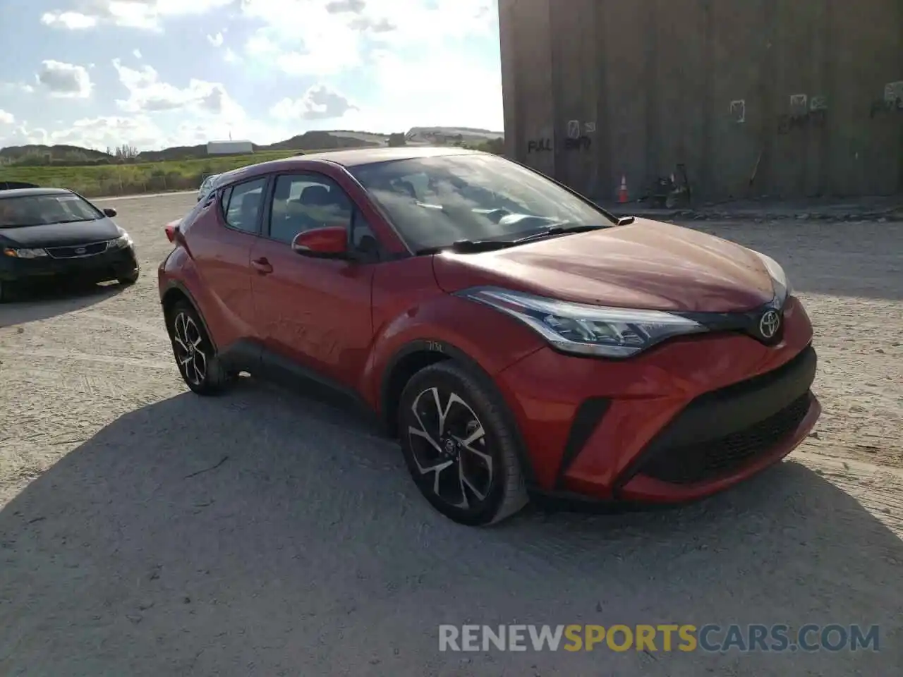 1 Photograph of a damaged car NMTKHMBX4LR106213 TOYOTA C-HR 2020