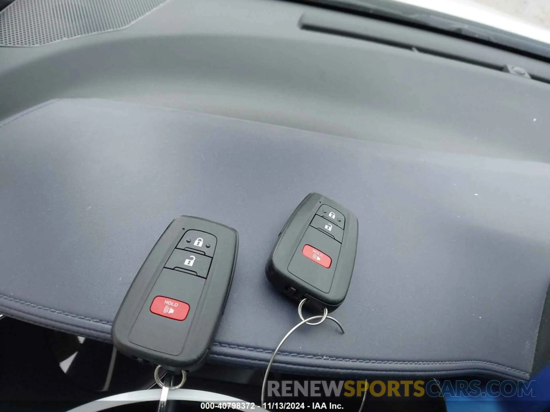 11 Photograph of a damaged car NMTKHMBX4LR109872 TOYOTA C-HR 2020