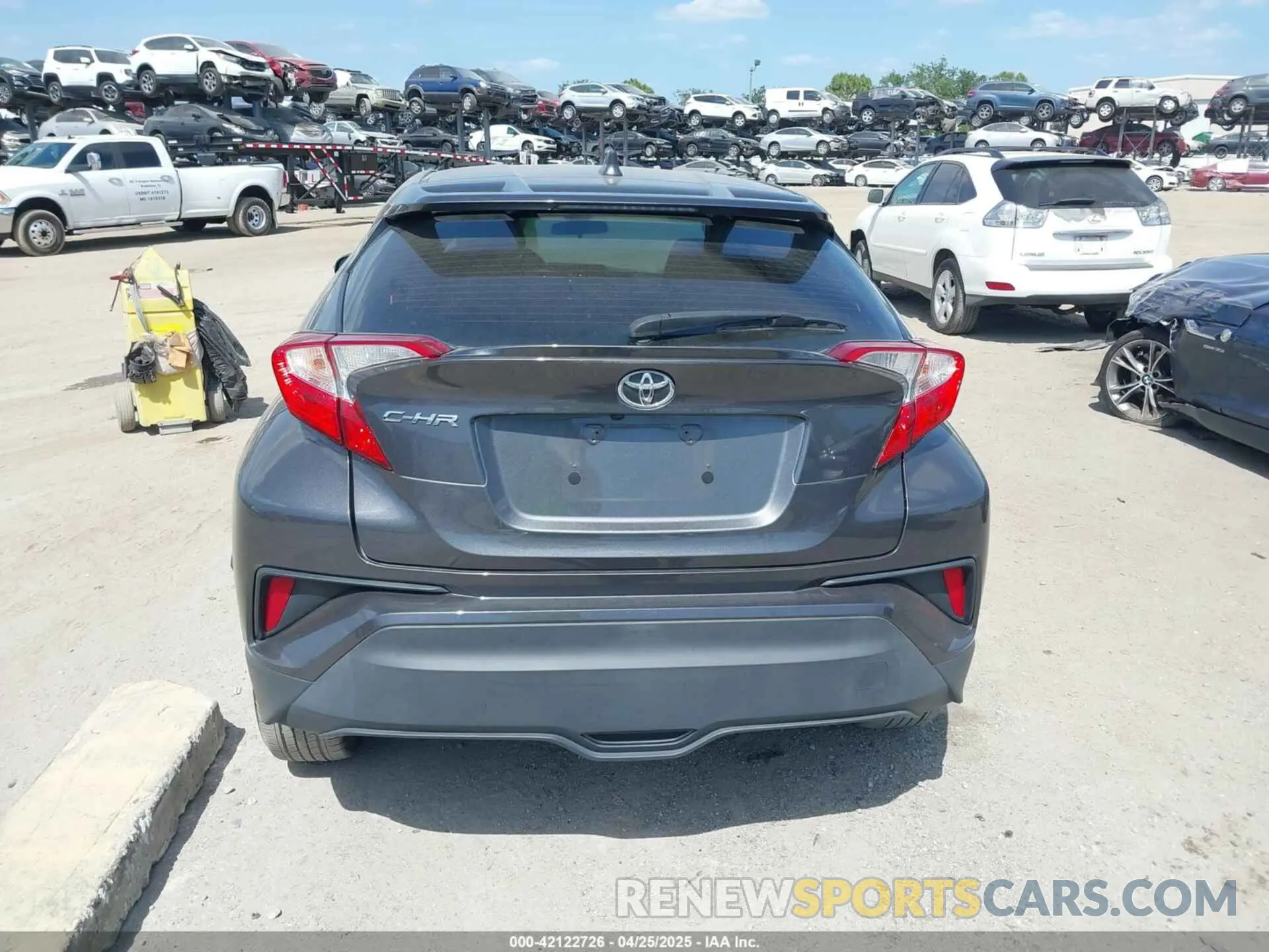 16 Photograph of a damaged car NMTKHMBX4LR111797 TOYOTA C-HR 2020