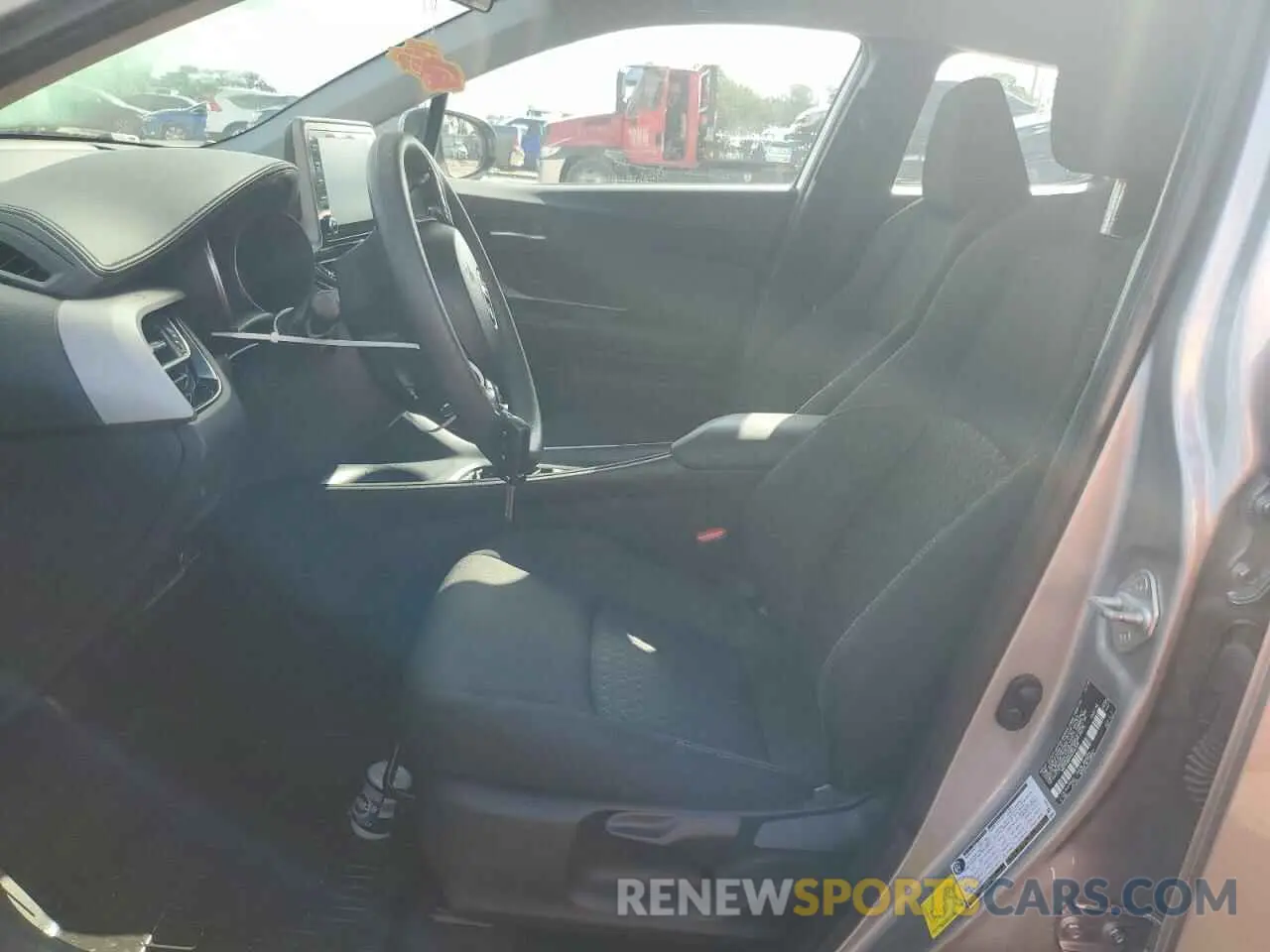 7 Photograph of a damaged car NMTKHMBX5LR103692 TOYOTA C-HR 2020