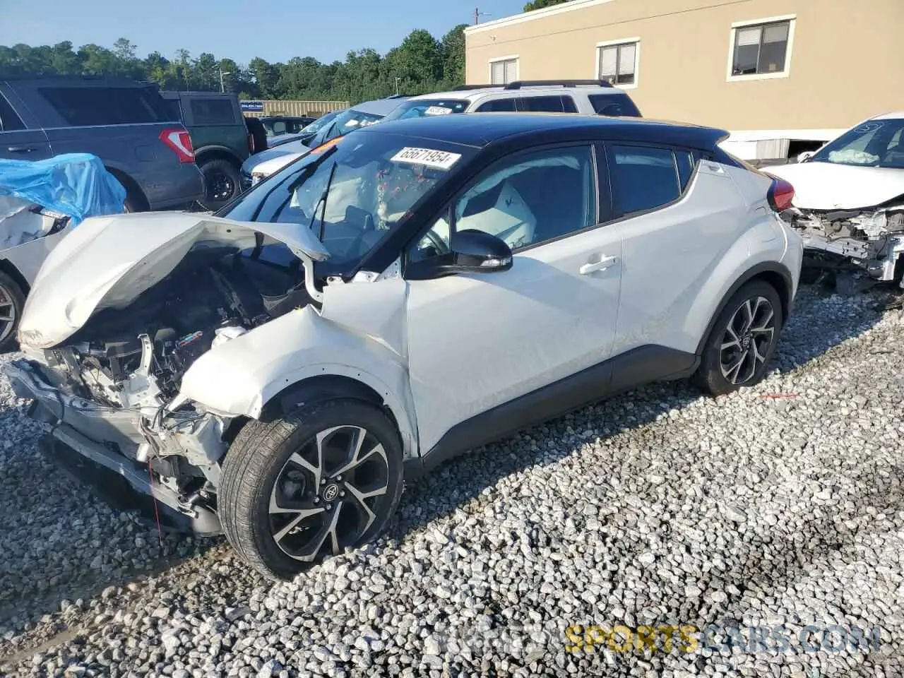 1 Photograph of a damaged car NMTKHMBX5LR108763 TOYOTA C-HR 2020
