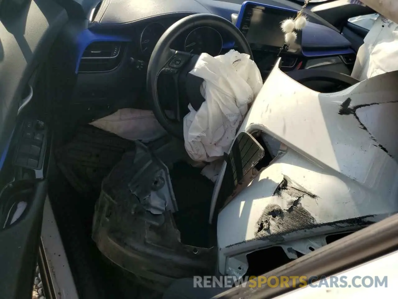 8 Photograph of a damaged car NMTKHMBX5LR108763 TOYOTA C-HR 2020