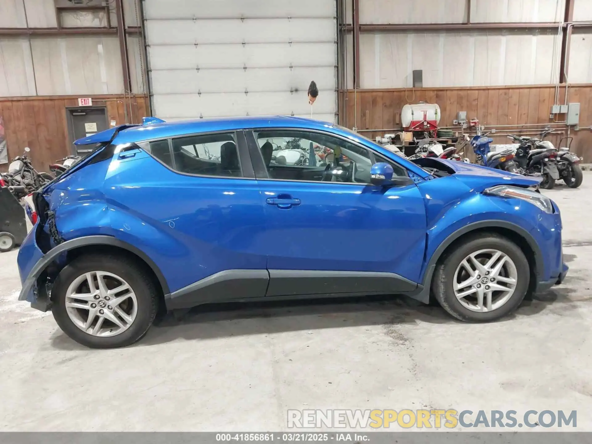 14 Photograph of a damaged car NMTKHMBX5LR112084 TOYOTA C-HR 2020