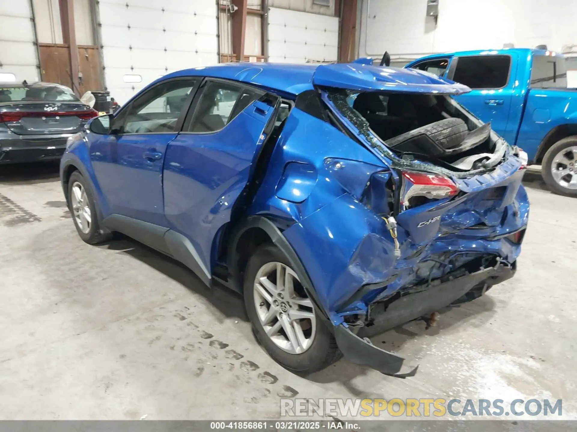 3 Photograph of a damaged car NMTKHMBX5LR112084 TOYOTA C-HR 2020
