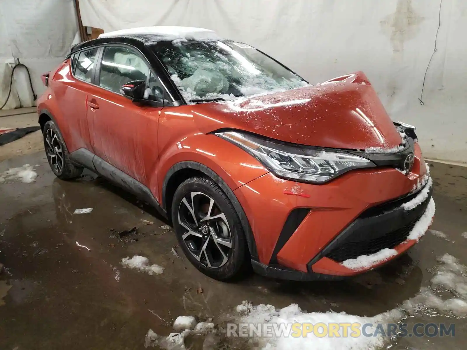 1 Photograph of a damaged car NMTKHMBX6LR105368 TOYOTA C-HR 2020