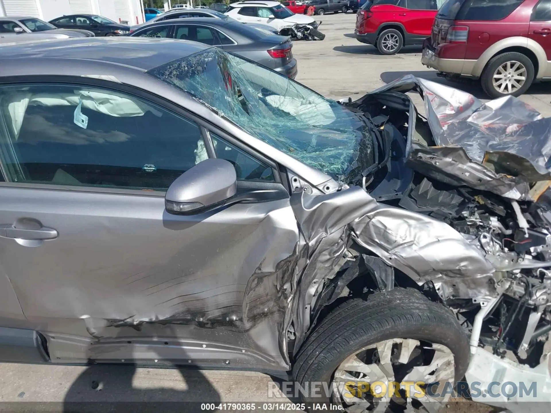 17 Photograph of a damaged car NMTKHMBX6LR106732 TOYOTA C-HR 2020