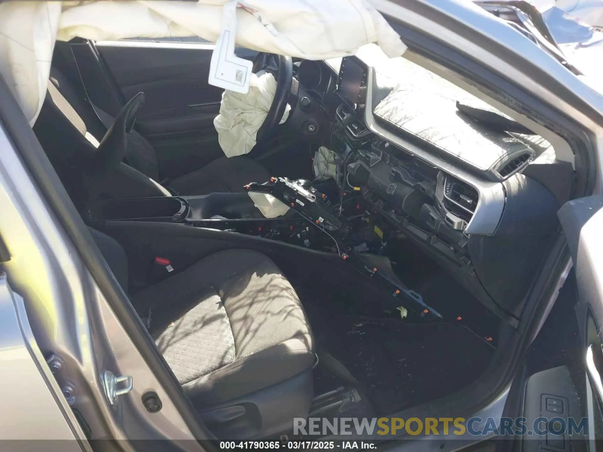 5 Photograph of a damaged car NMTKHMBX6LR106732 TOYOTA C-HR 2020