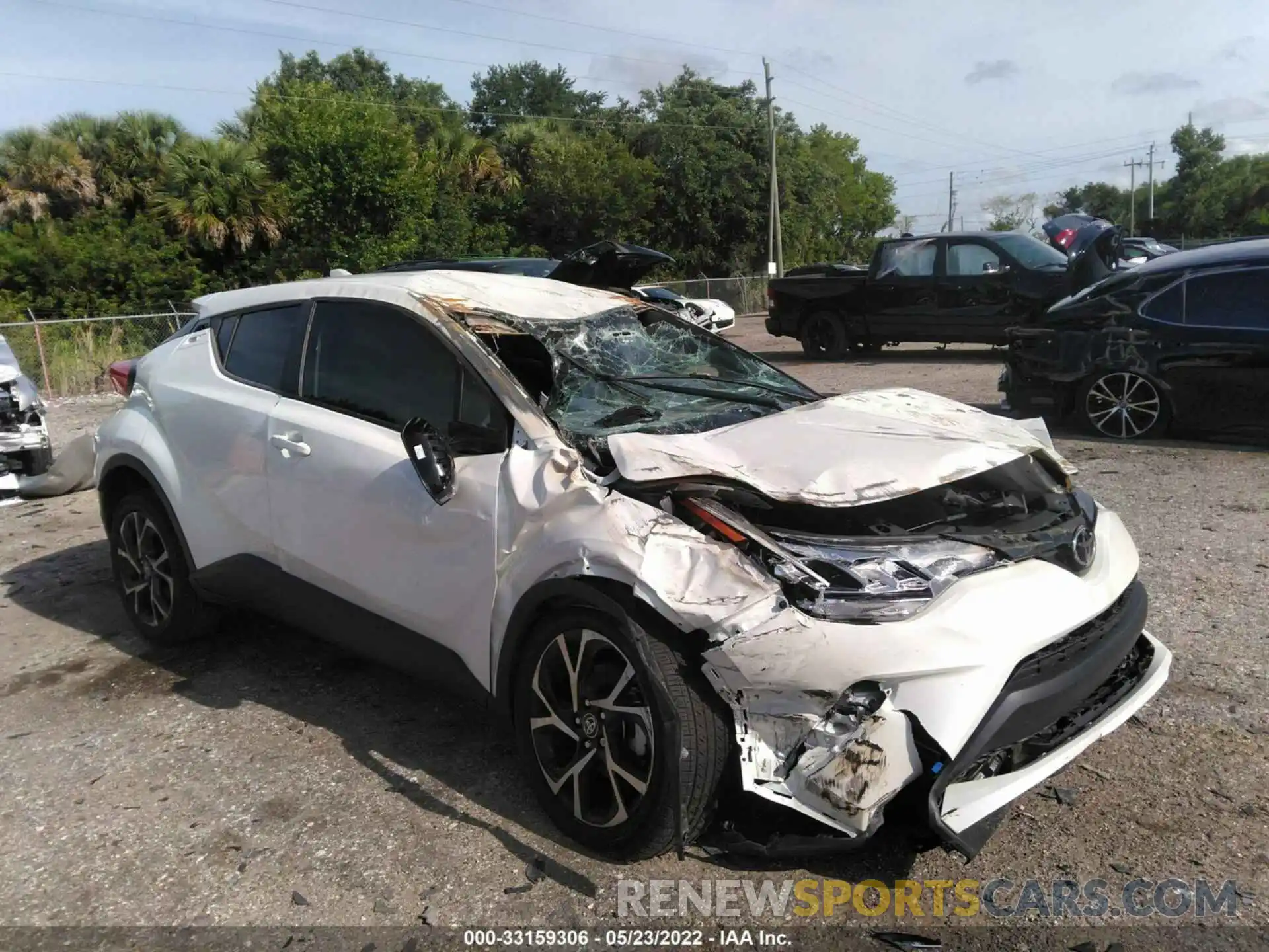 1 Photograph of a damaged car NMTKHMBX6LR109923 TOYOTA C-HR 2020