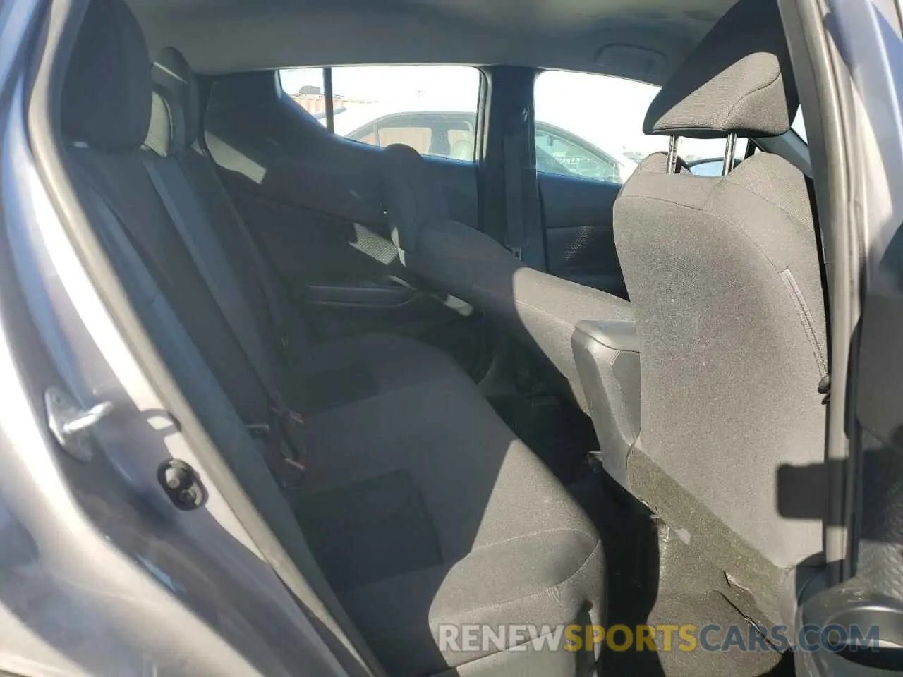 10 Photograph of a damaged car NMTKHMBX6LR111140 TOYOTA C-HR 2020