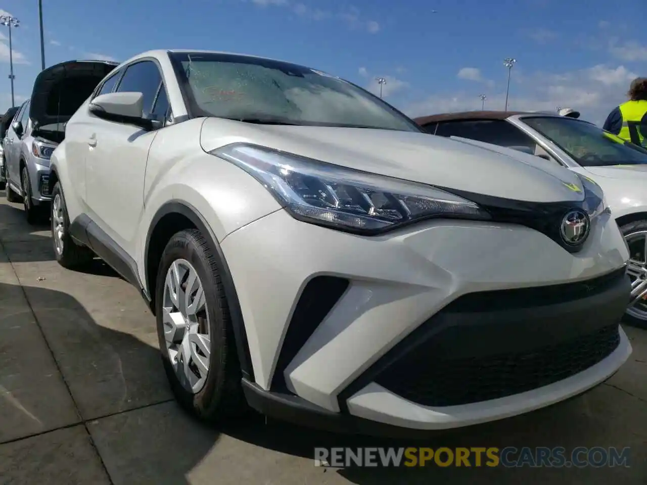 1 Photograph of a damaged car NMTKHMBX6LR111428 TOYOTA C-HR 2020