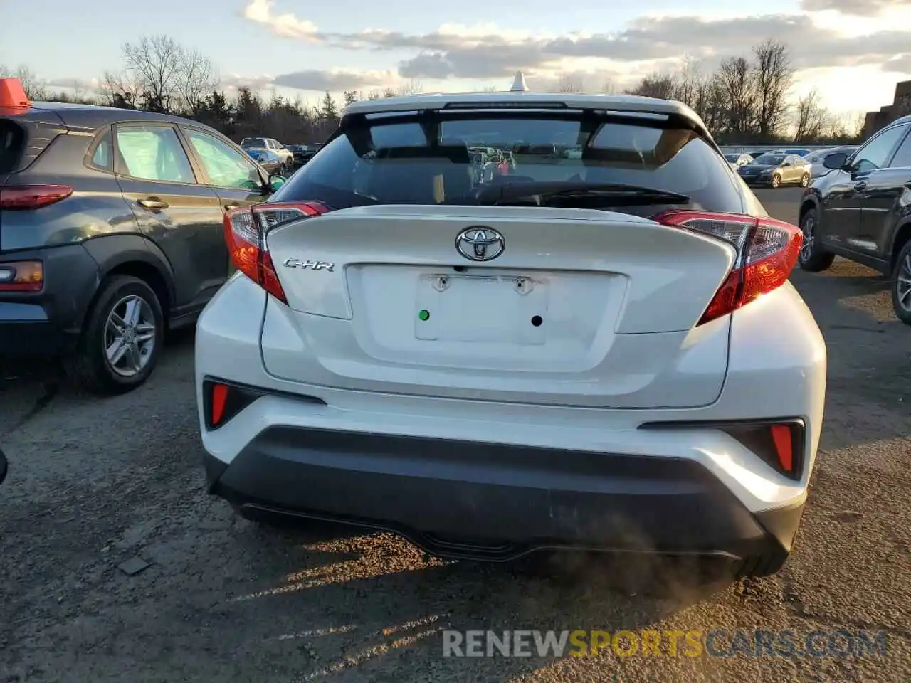 6 Photograph of a damaged car NMTKHMBX6LR113065 TOYOTA C-HR 2020