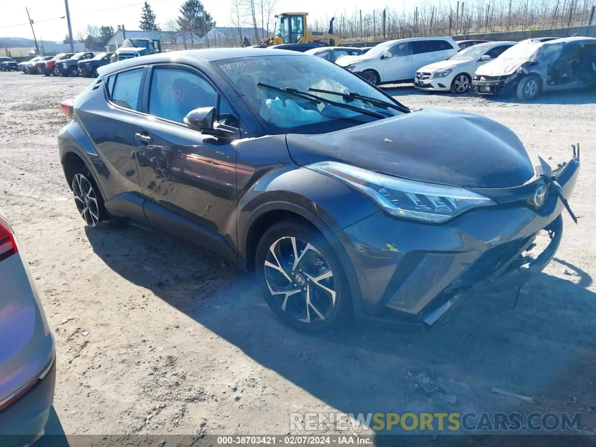 1 Photograph of a damaged car NMTKHMBX6LR113695 TOYOTA C-HR 2020