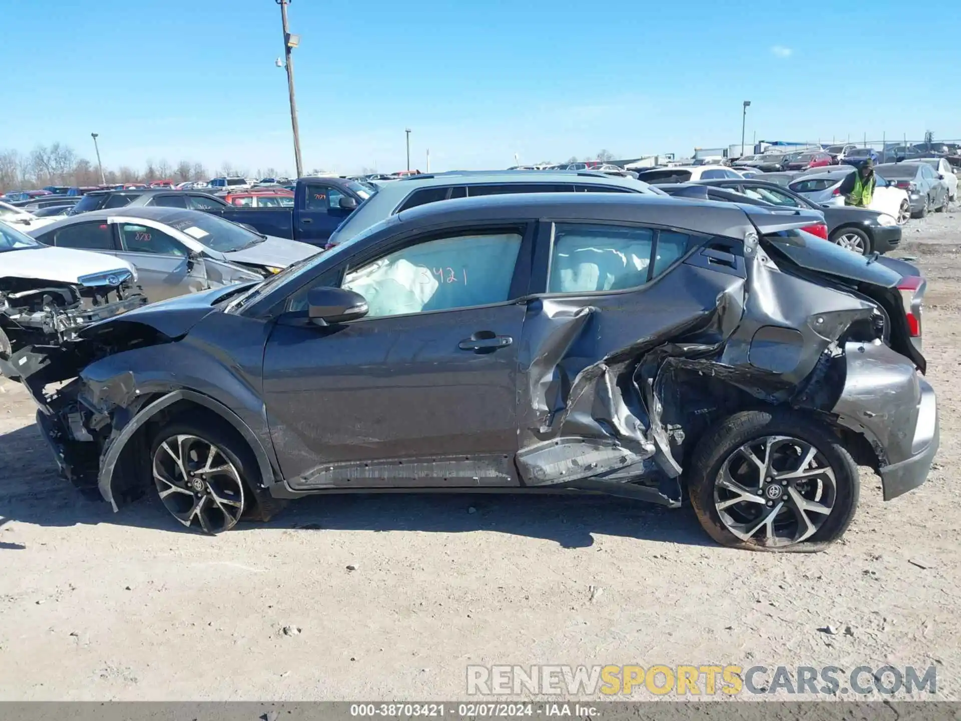 14 Photograph of a damaged car NMTKHMBX6LR113695 TOYOTA C-HR 2020