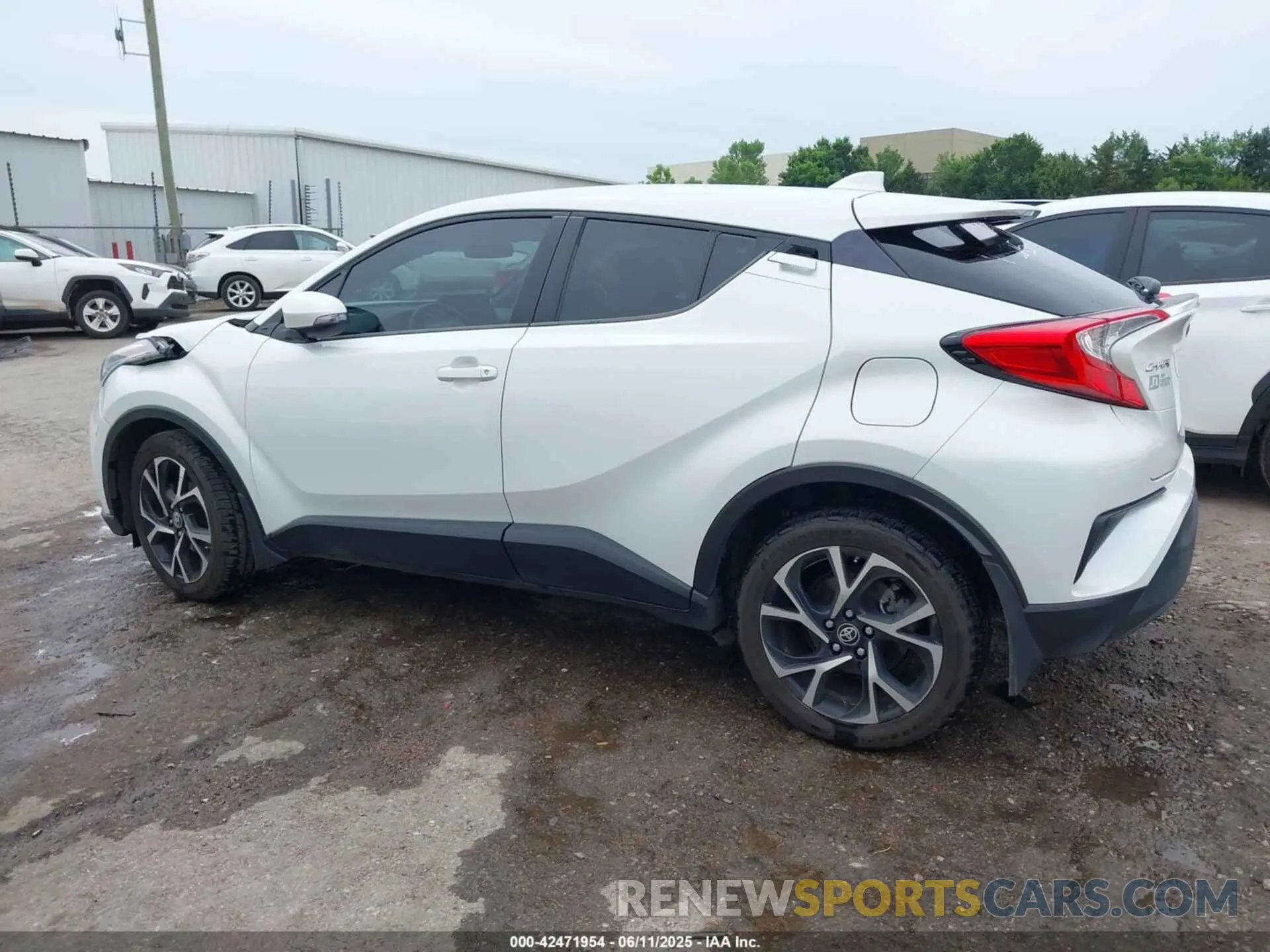 14 Photograph of a damaged car NMTKHMBX7LR116525 TOYOTA C-HR 2020