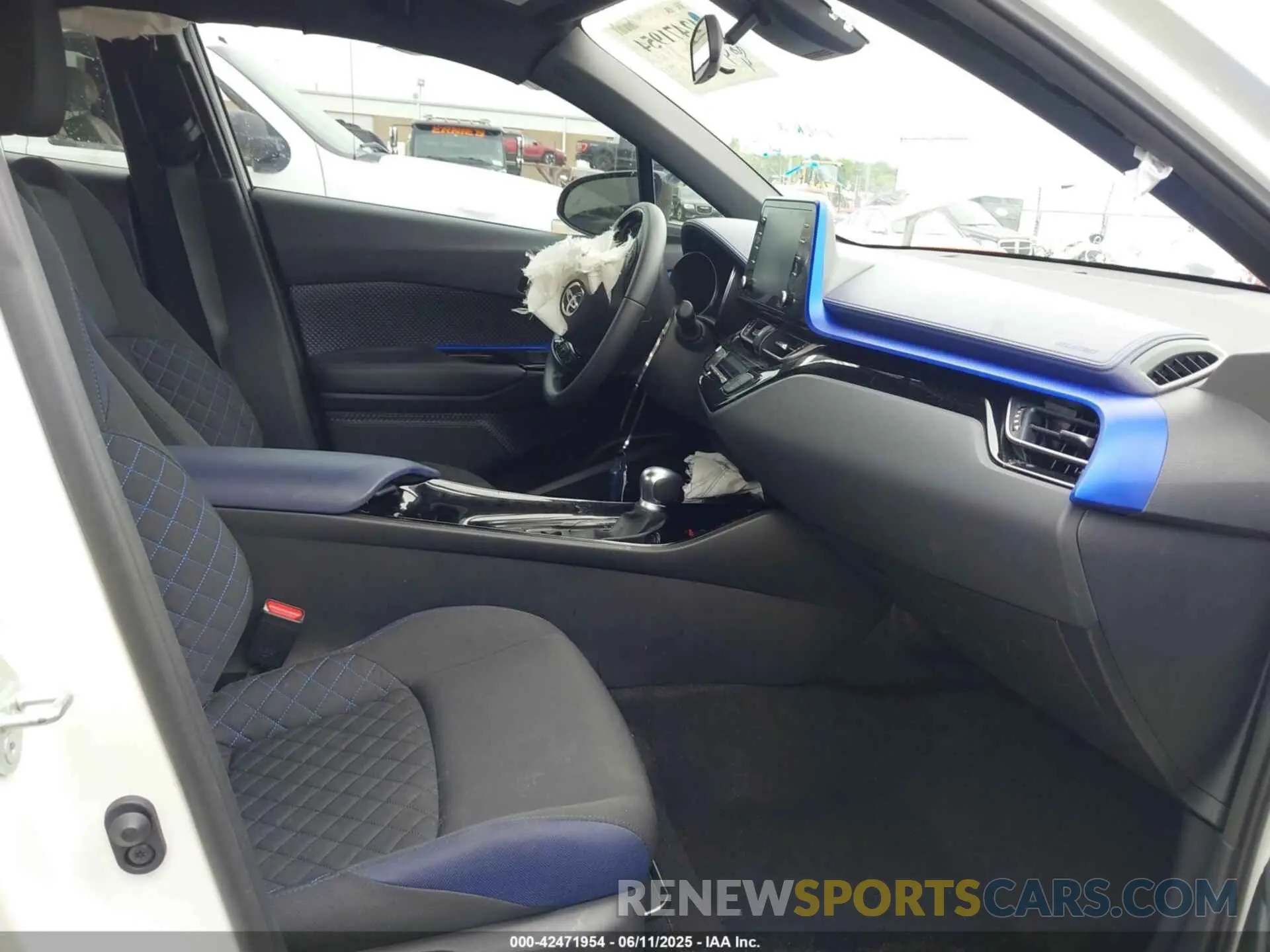 5 Photograph of a damaged car NMTKHMBX7LR116525 TOYOTA C-HR 2020