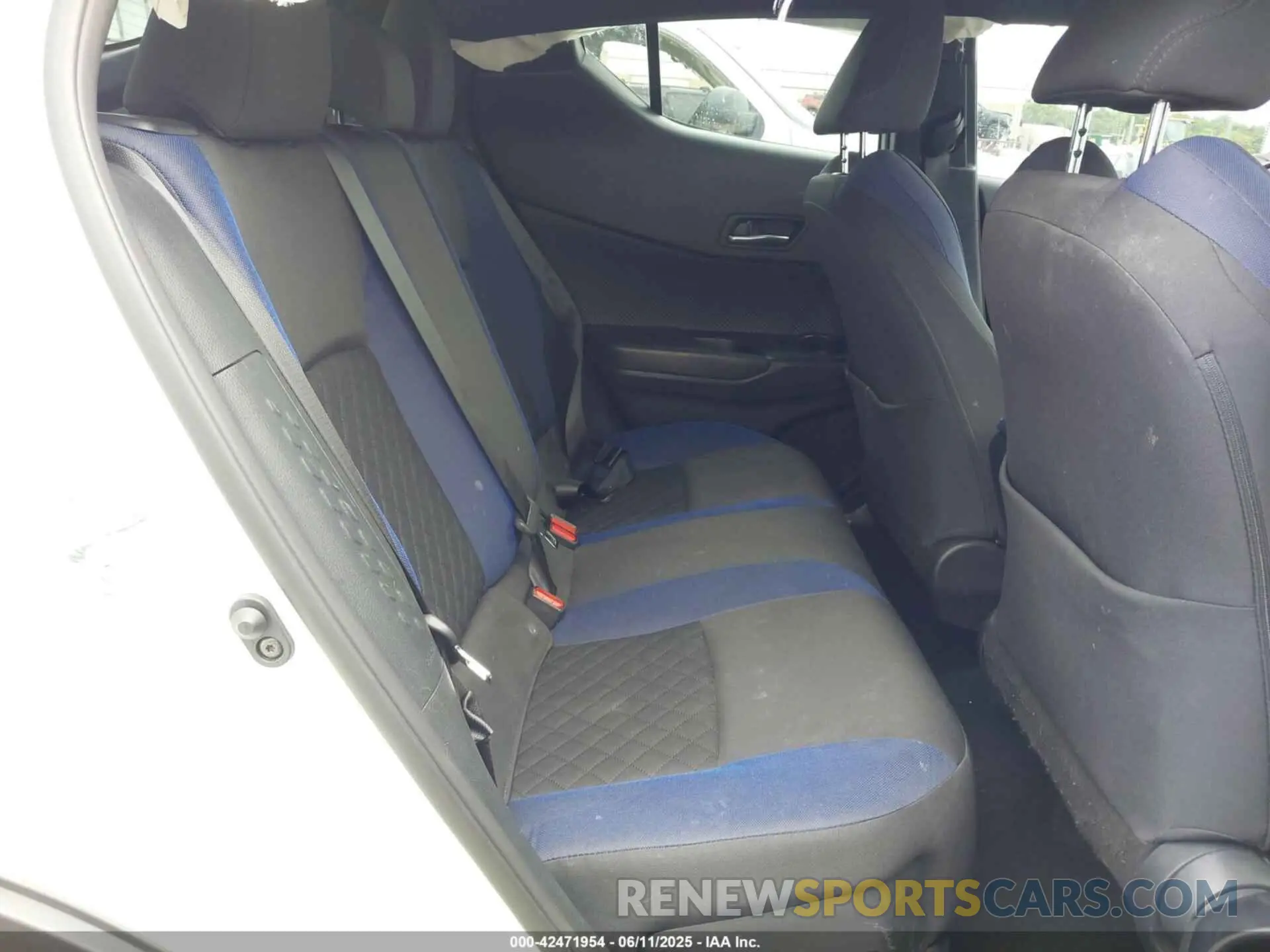 8 Photograph of a damaged car NMTKHMBX7LR116525 TOYOTA C-HR 2020