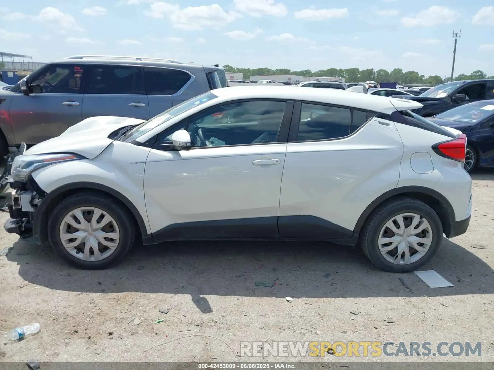 15 Photograph of a damaged car NMTKHMBX7LR117898 TOYOTA C-HR 2020