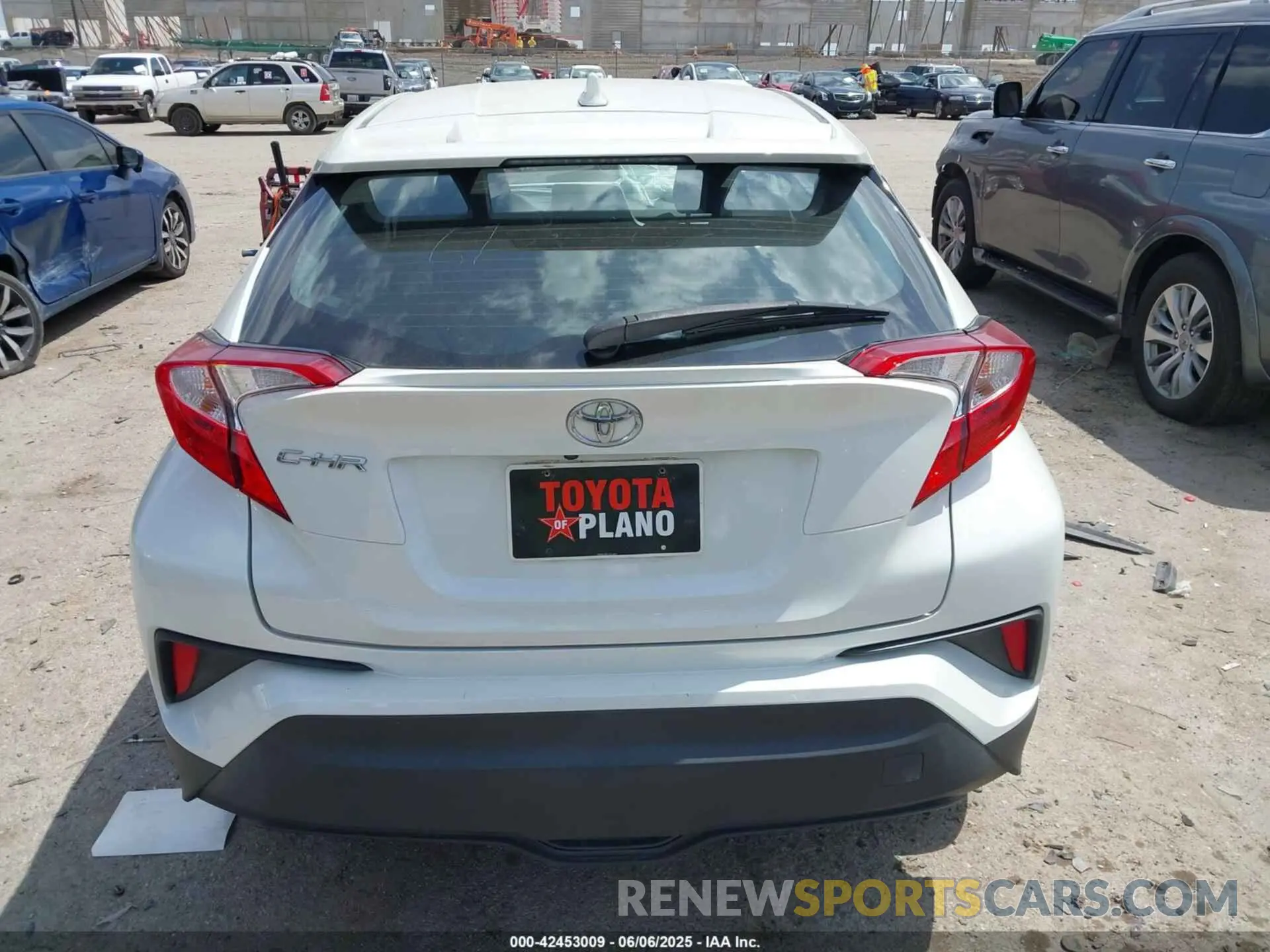 17 Photograph of a damaged car NMTKHMBX7LR117898 TOYOTA C-HR 2020