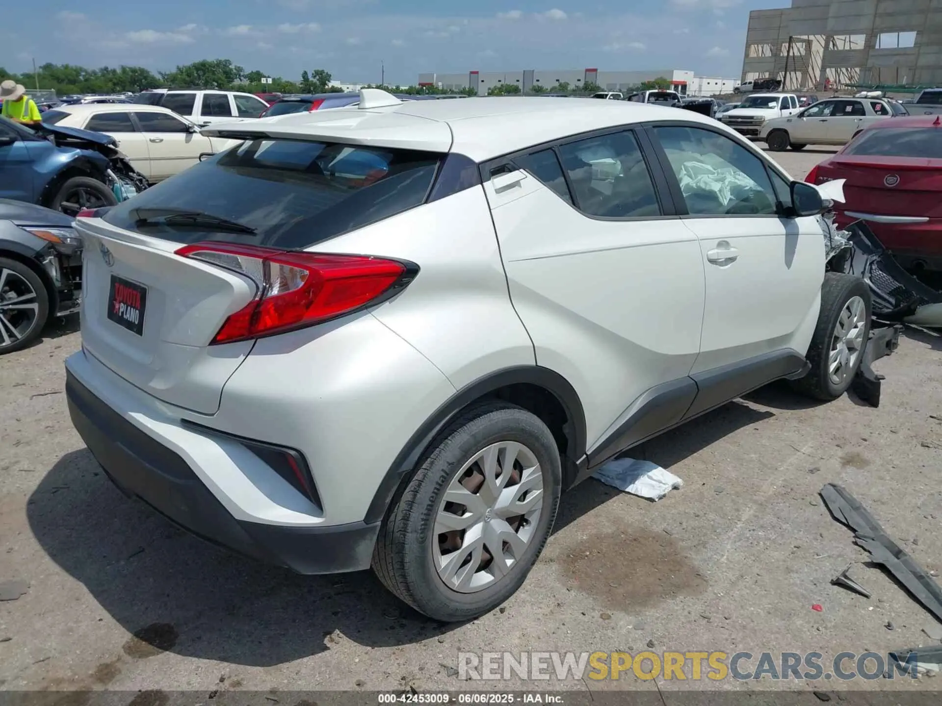 4 Photograph of a damaged car NMTKHMBX7LR117898 TOYOTA C-HR 2020