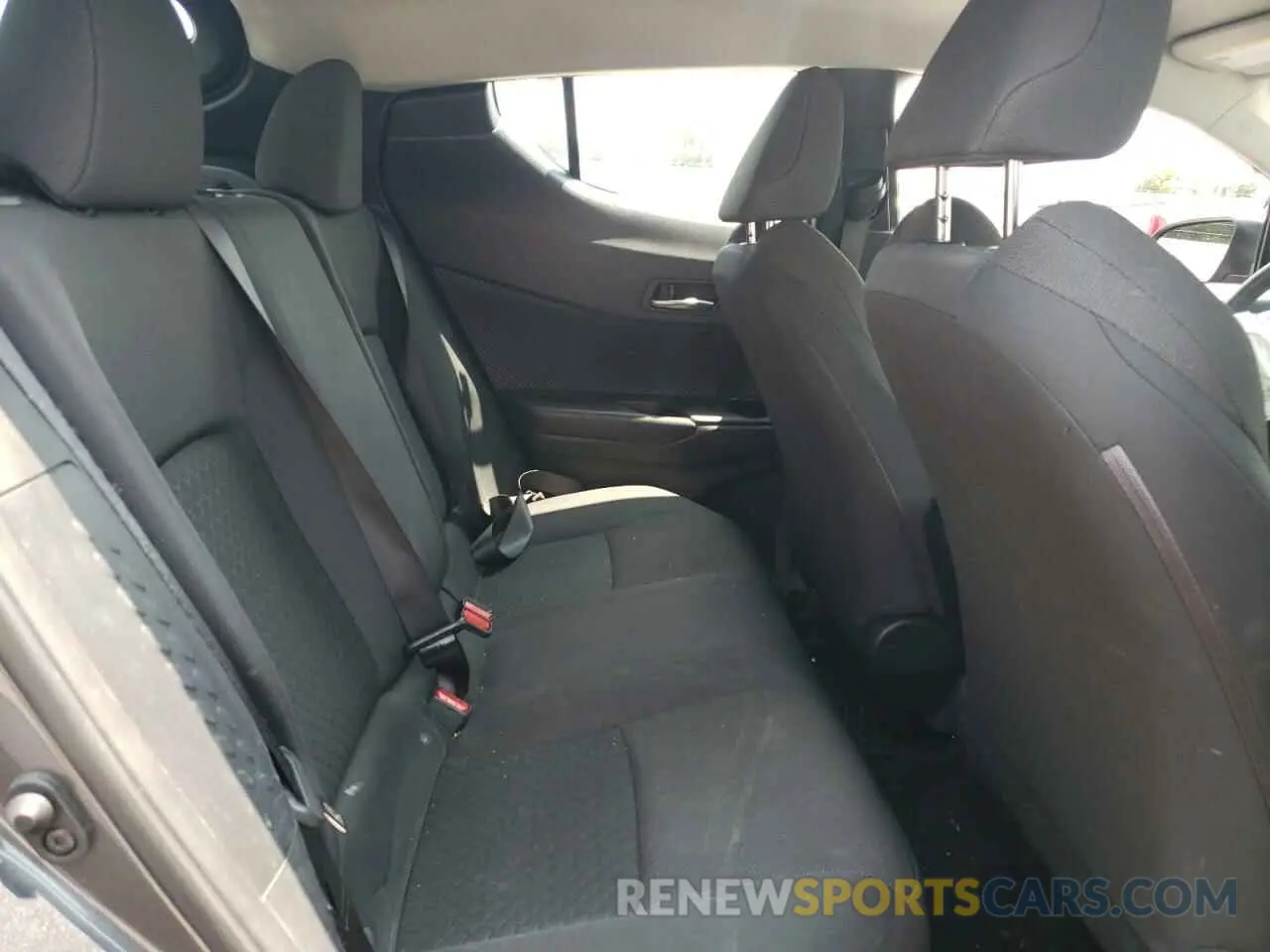 11 Photograph of a damaged car NMTKHMBX8LR103444 TOYOTA C-HR 2020