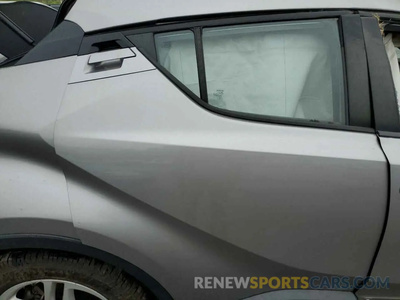 10 Photograph of a damaged car NMTKHMBX8LR103783 TOYOTA C-HR 2020