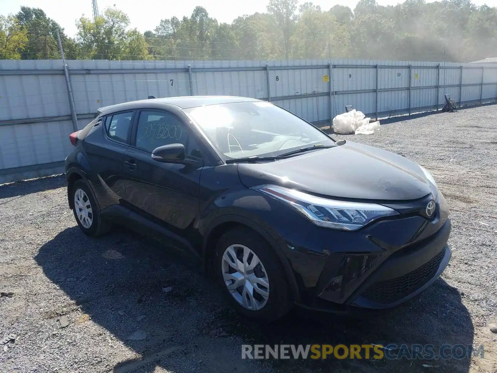 1 Photograph of a damaged car NMTKHMBX8LR104884 TOYOTA C-HR 2020